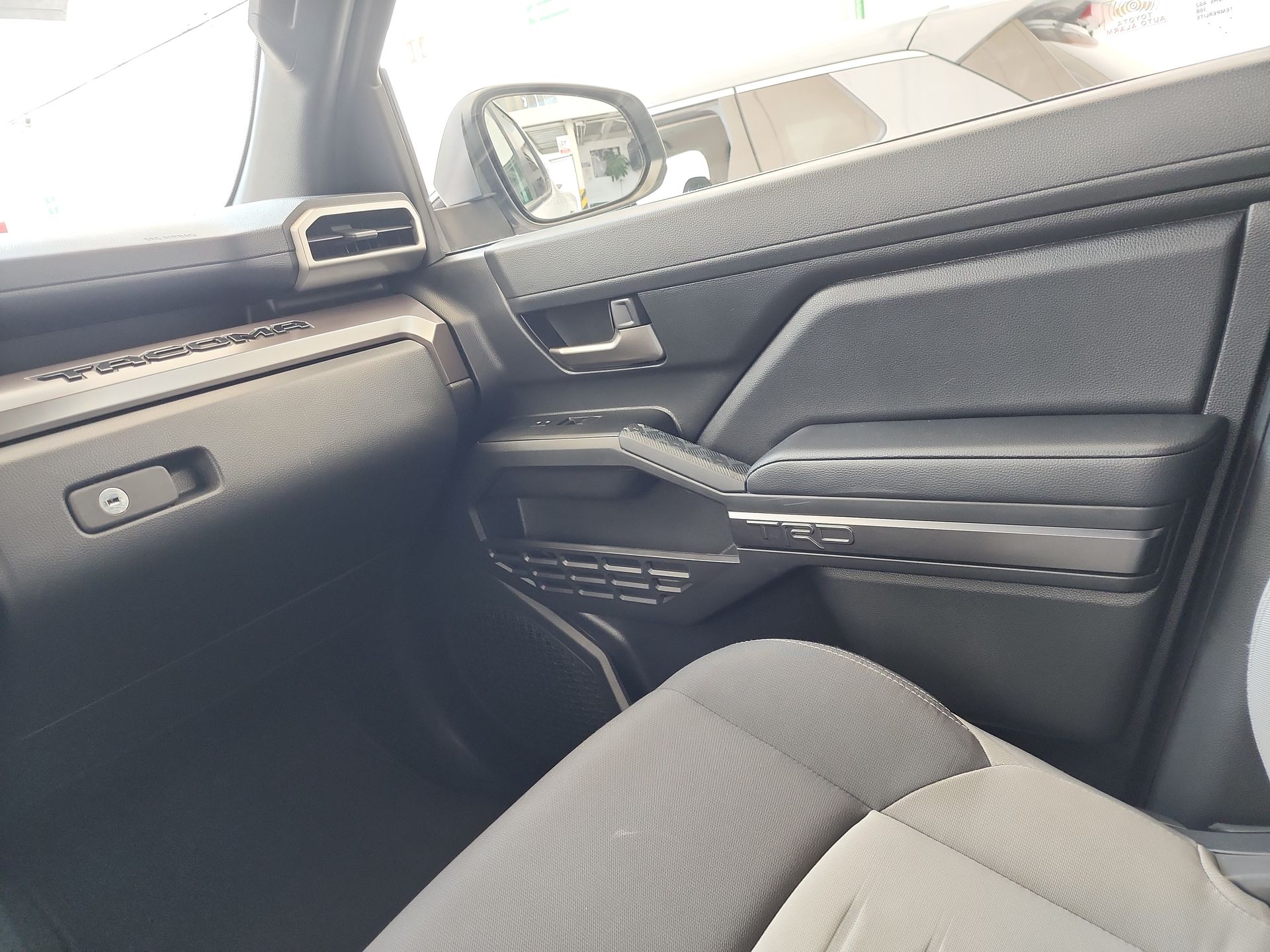 2025 Toyota TACOMA TRD SPORT 4X4