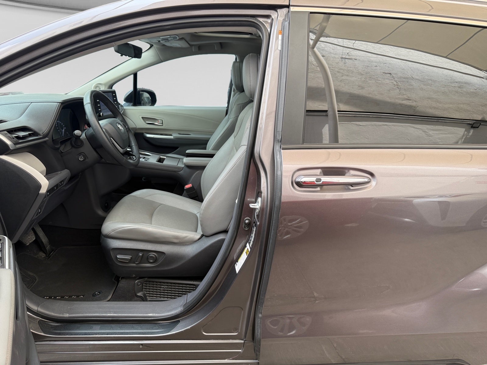 2023 Toyota SIENNA LIMITED