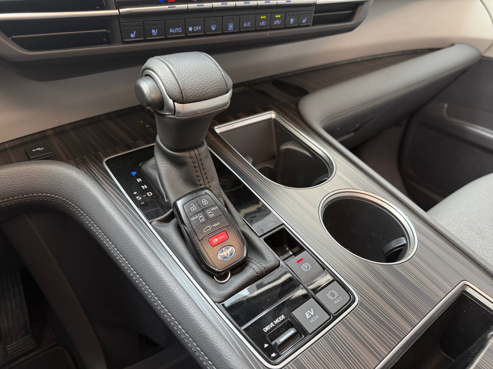 2023 Toyota SIENNA LIMITED