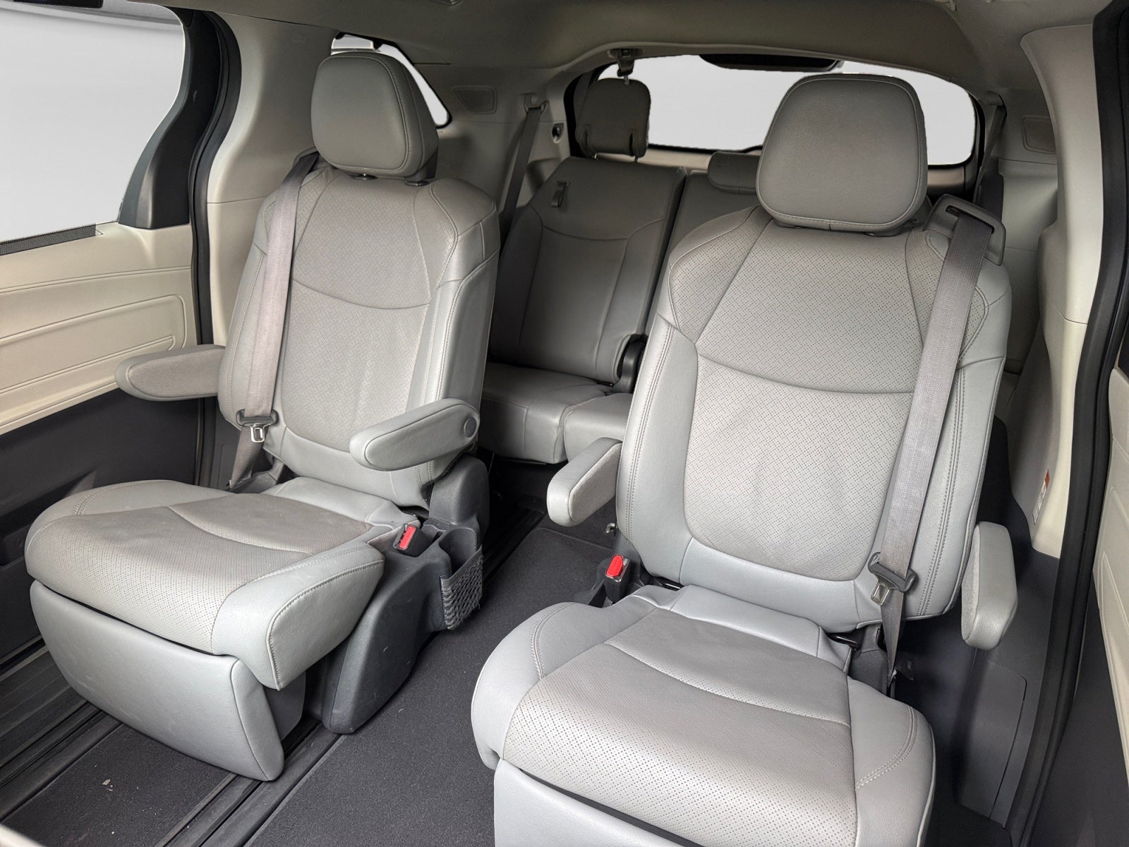 2023 Toyota SIENNA LIMITED