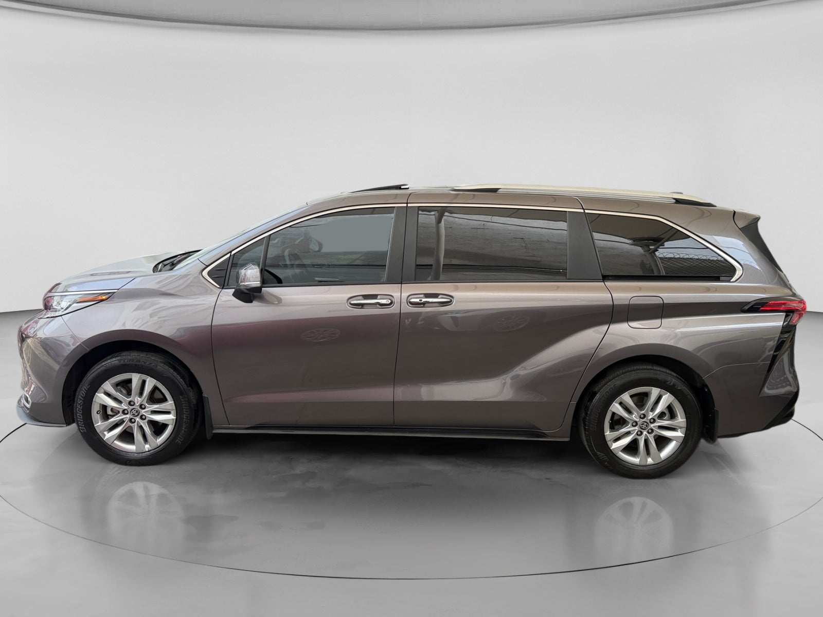 2023 Toyota SIENNA LIMITED