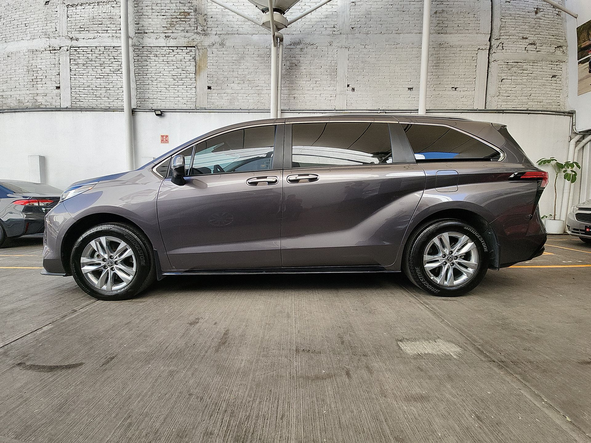 2023 Toyota SIENNA LIMITED