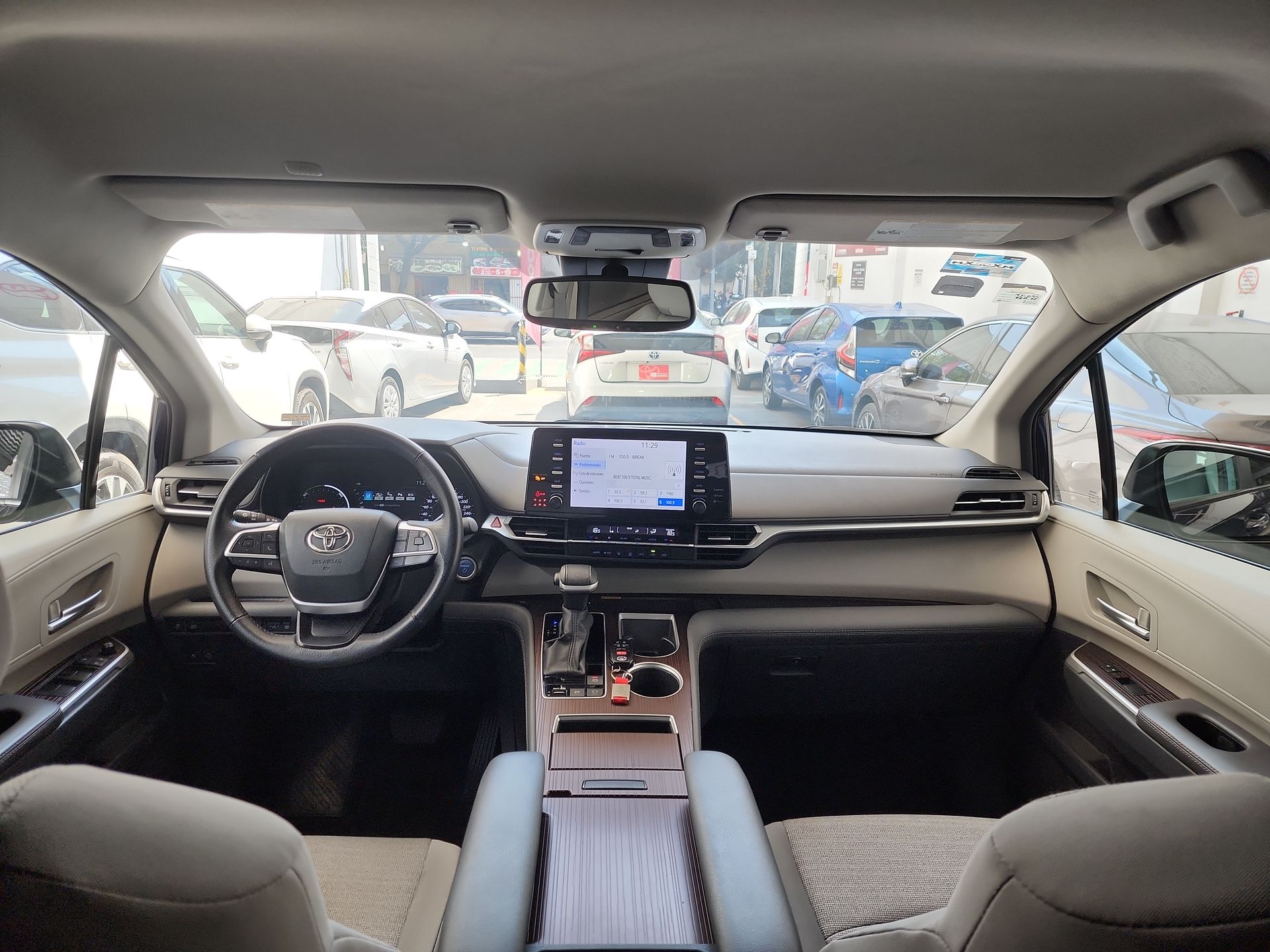 2024 Toyota SIENNA XLE