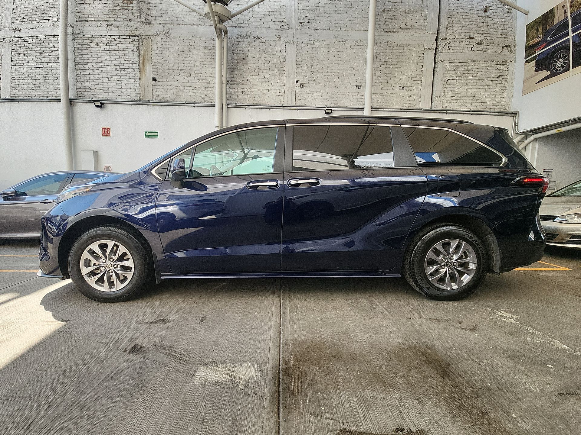 2024 Toyota SIENNA XLE