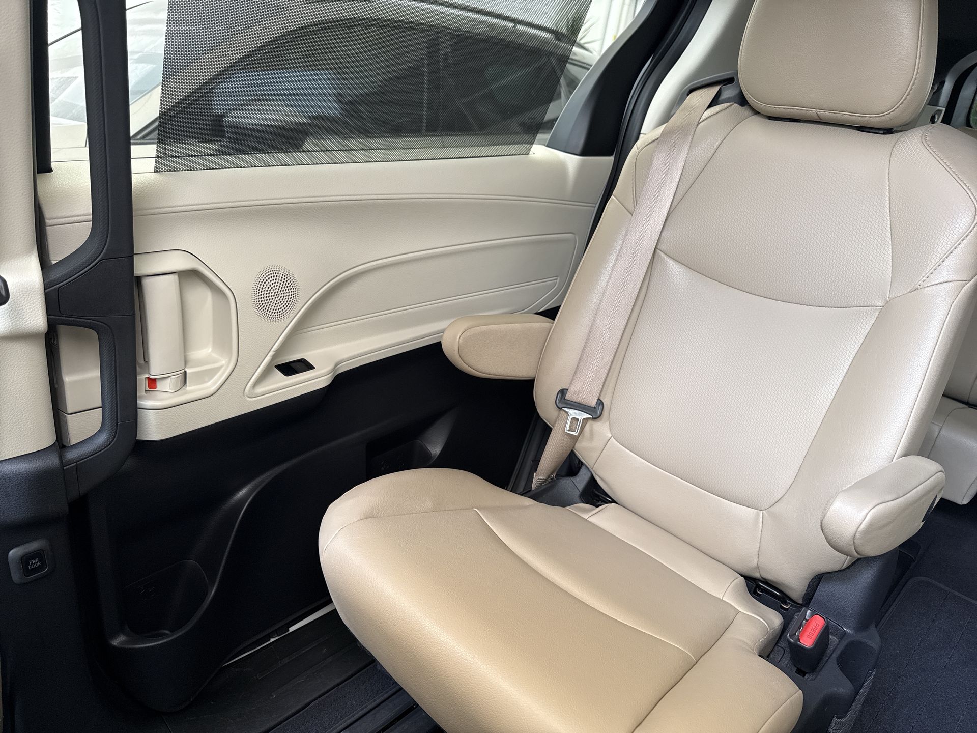 2023 Toyota SIENNA XLE PIEL