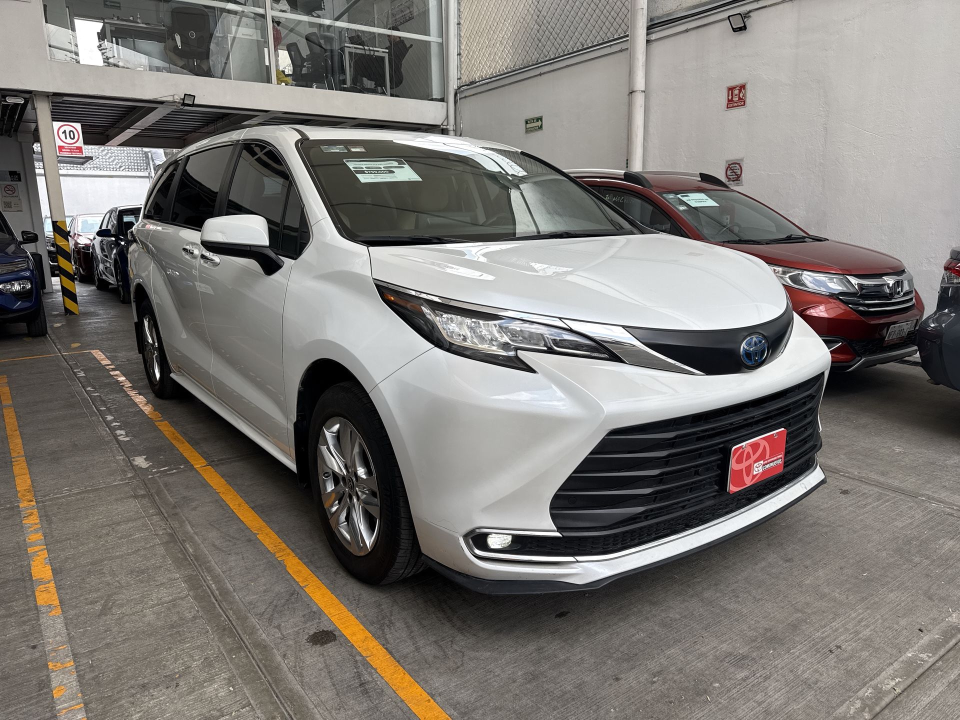 2023 Toyota SIENNA XLE PIEL