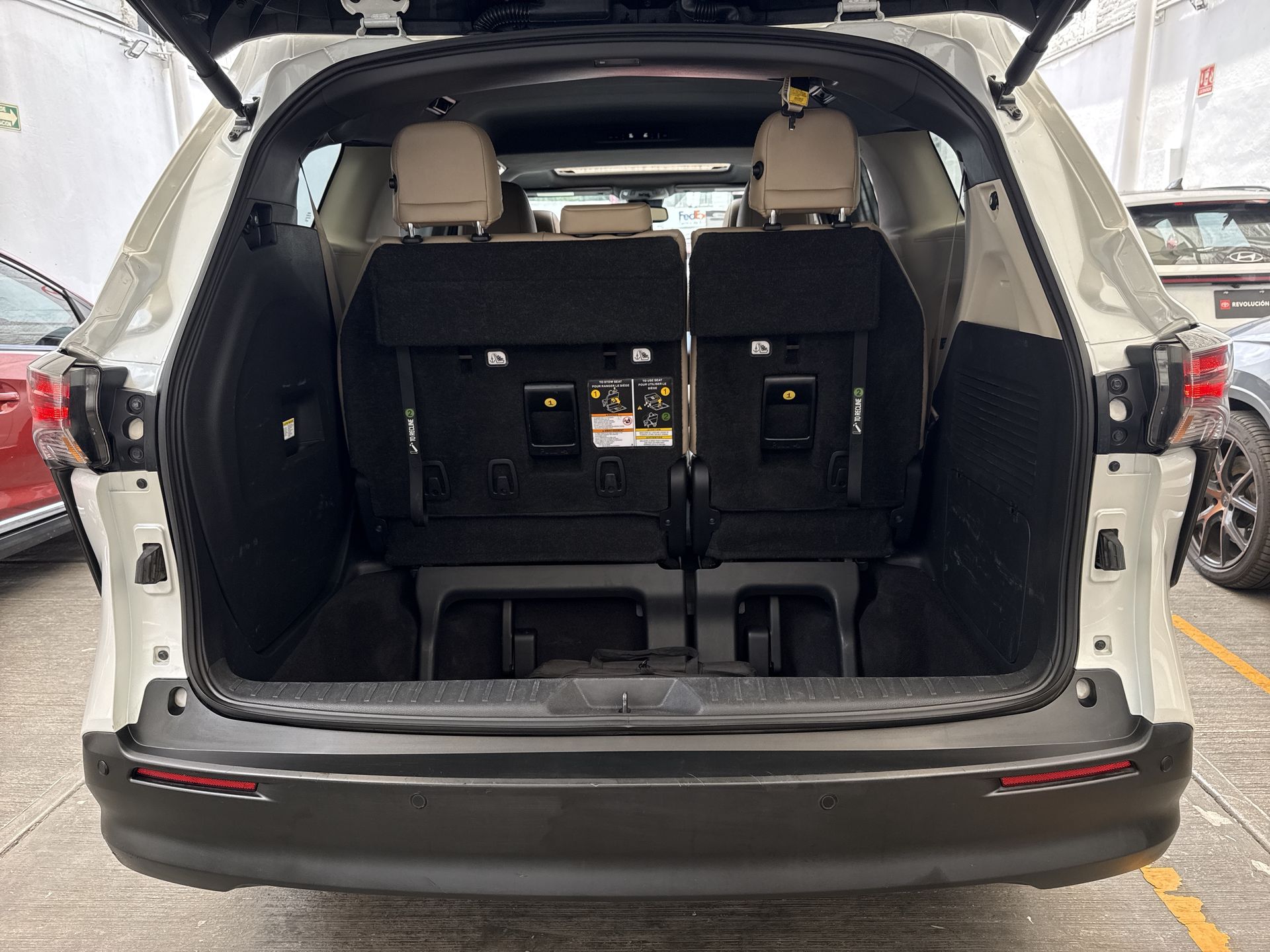 2023 Toyota SIENNA XLE PIEL