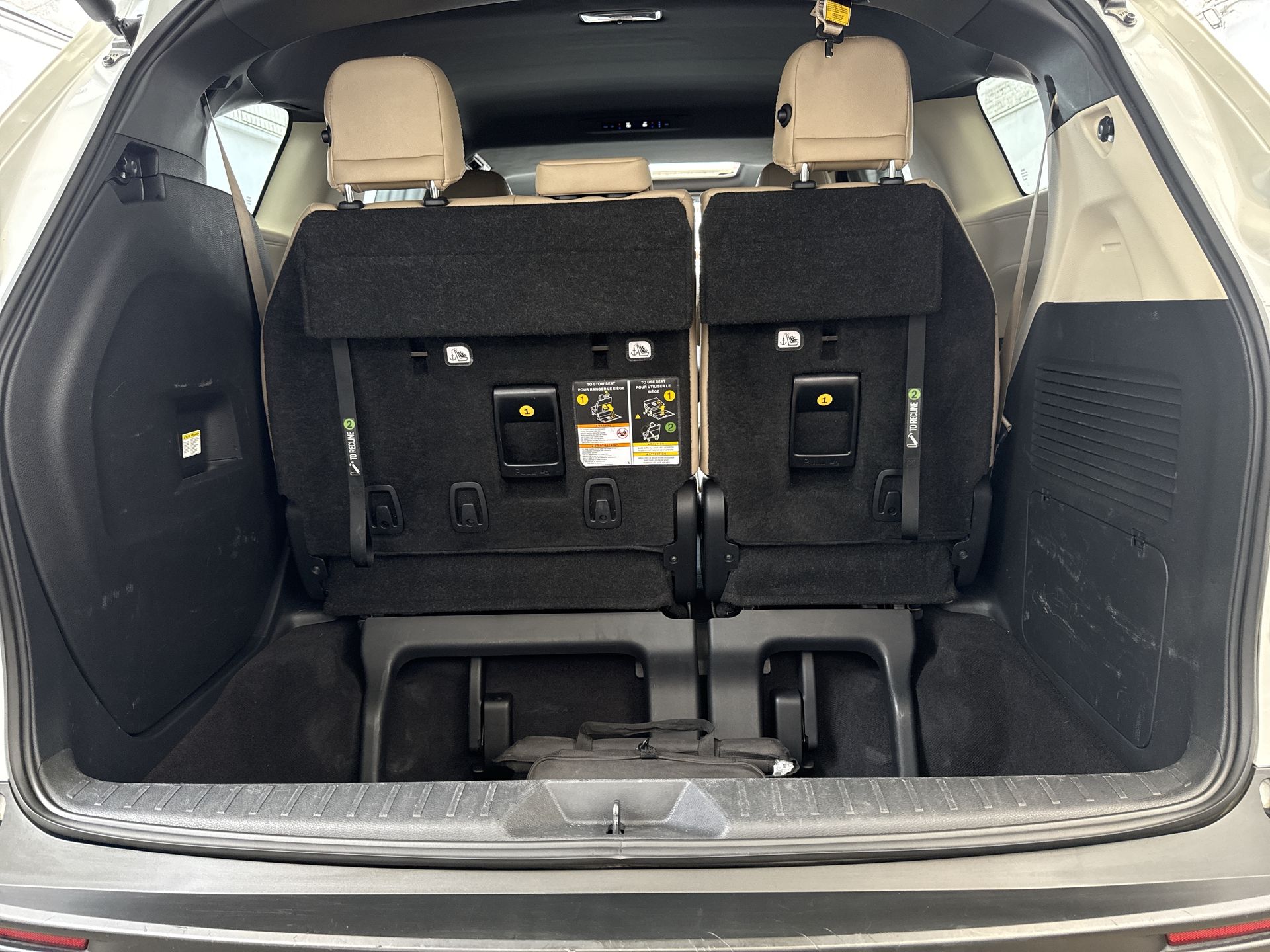 2023 Toyota SIENNA XLE PIEL