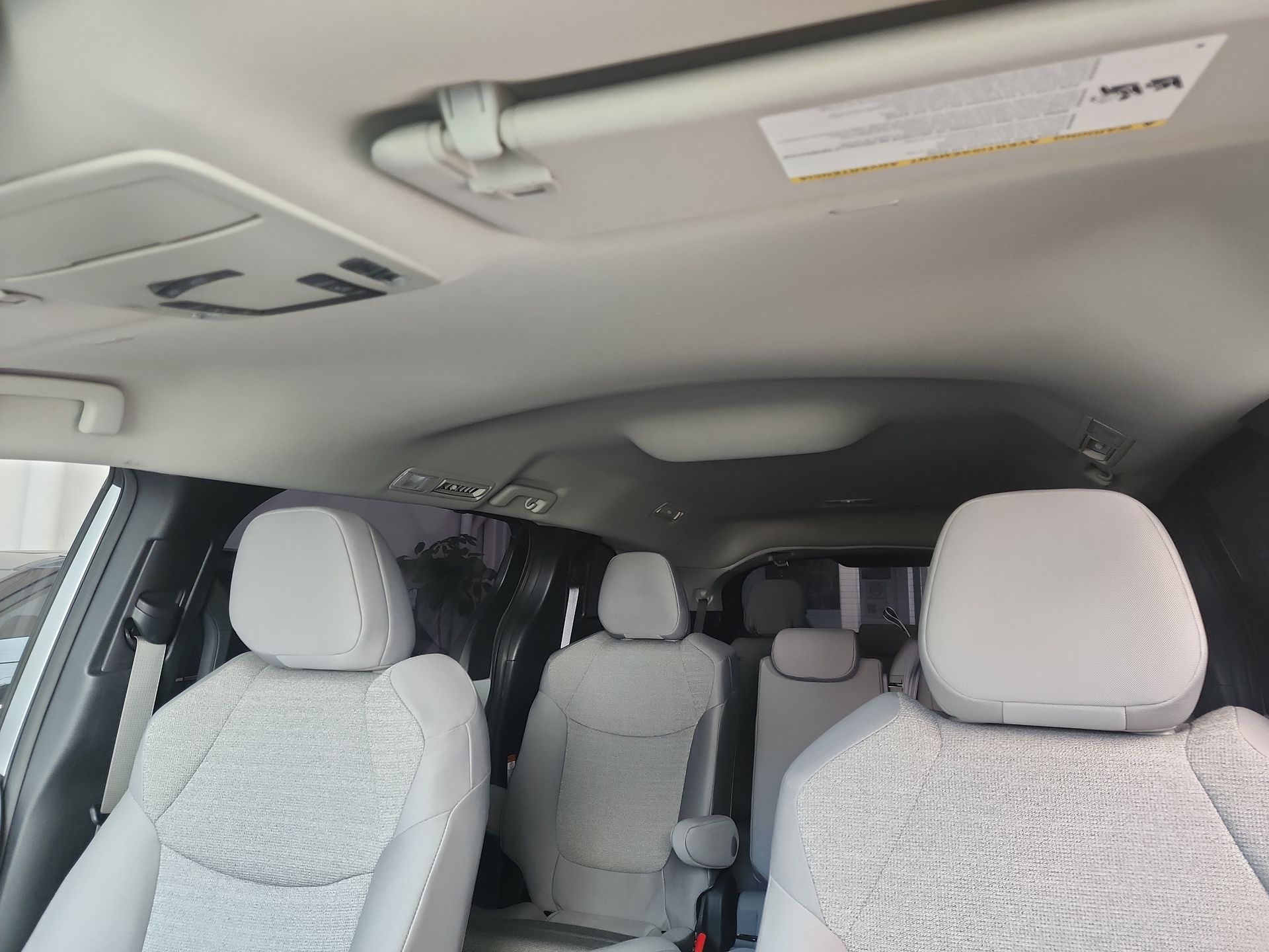 2025 Toyota SIENNA LE HEV