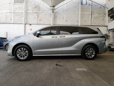 2025 Toyota SIENNA LE HEV