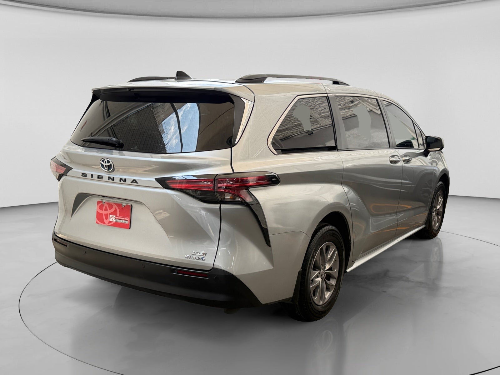 2022 Toyota SIENNA XLE