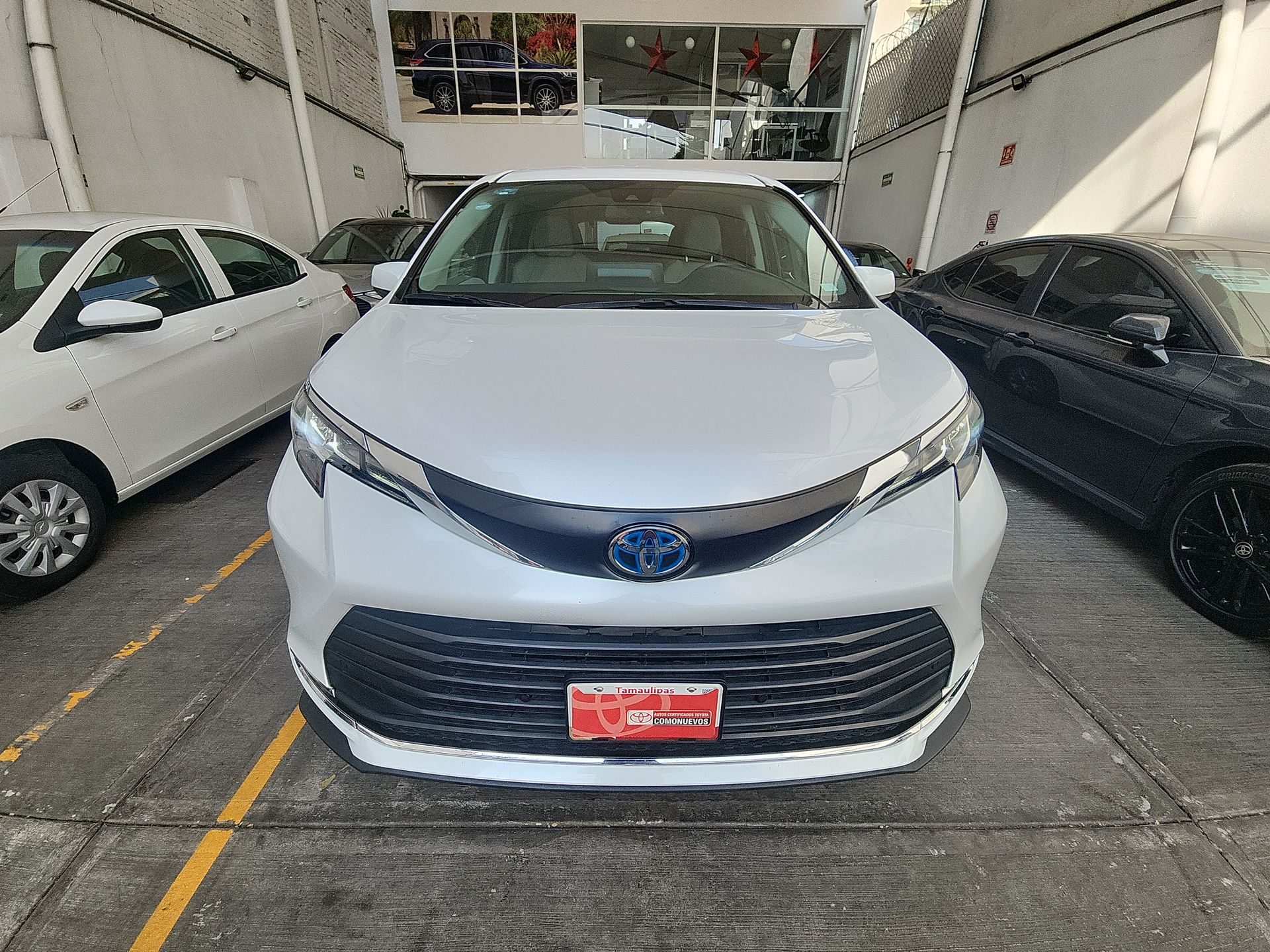 2023 Toyota SIENNA XLE