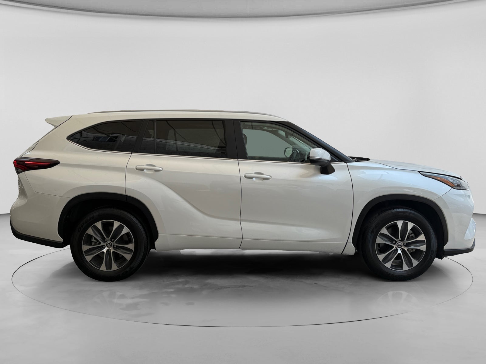 2025 Toyota HIGHLANDER XLE HEV