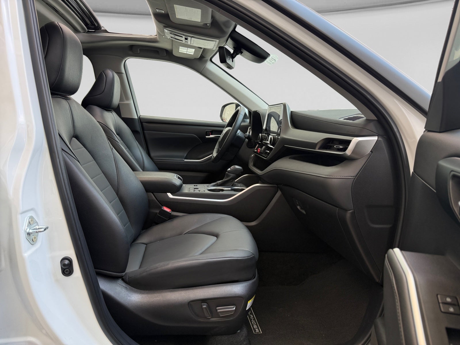 2025 Toyota HIGHLANDER XLE HEV