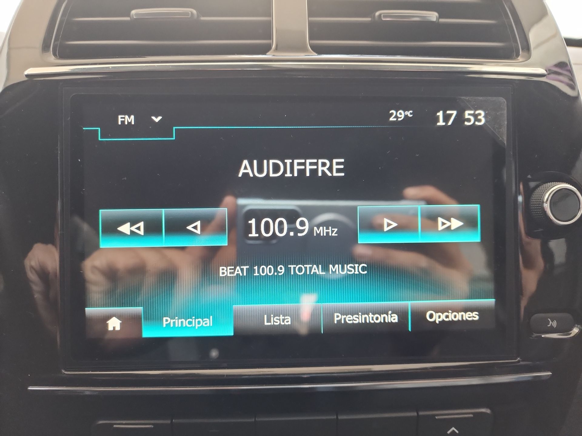 2025 RENAULT KWID ICONIC