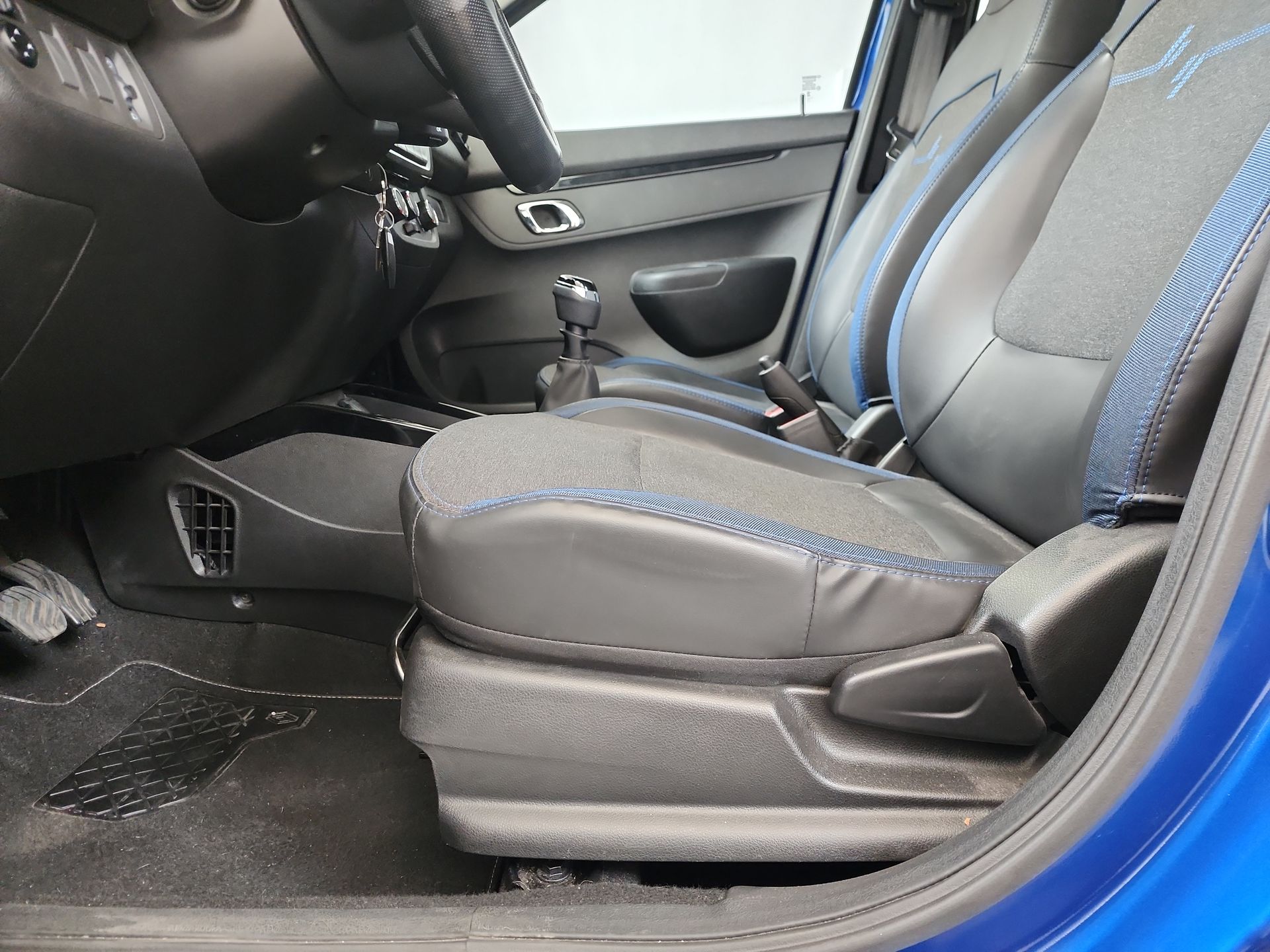 2025 RENAULT KWID ICONIC