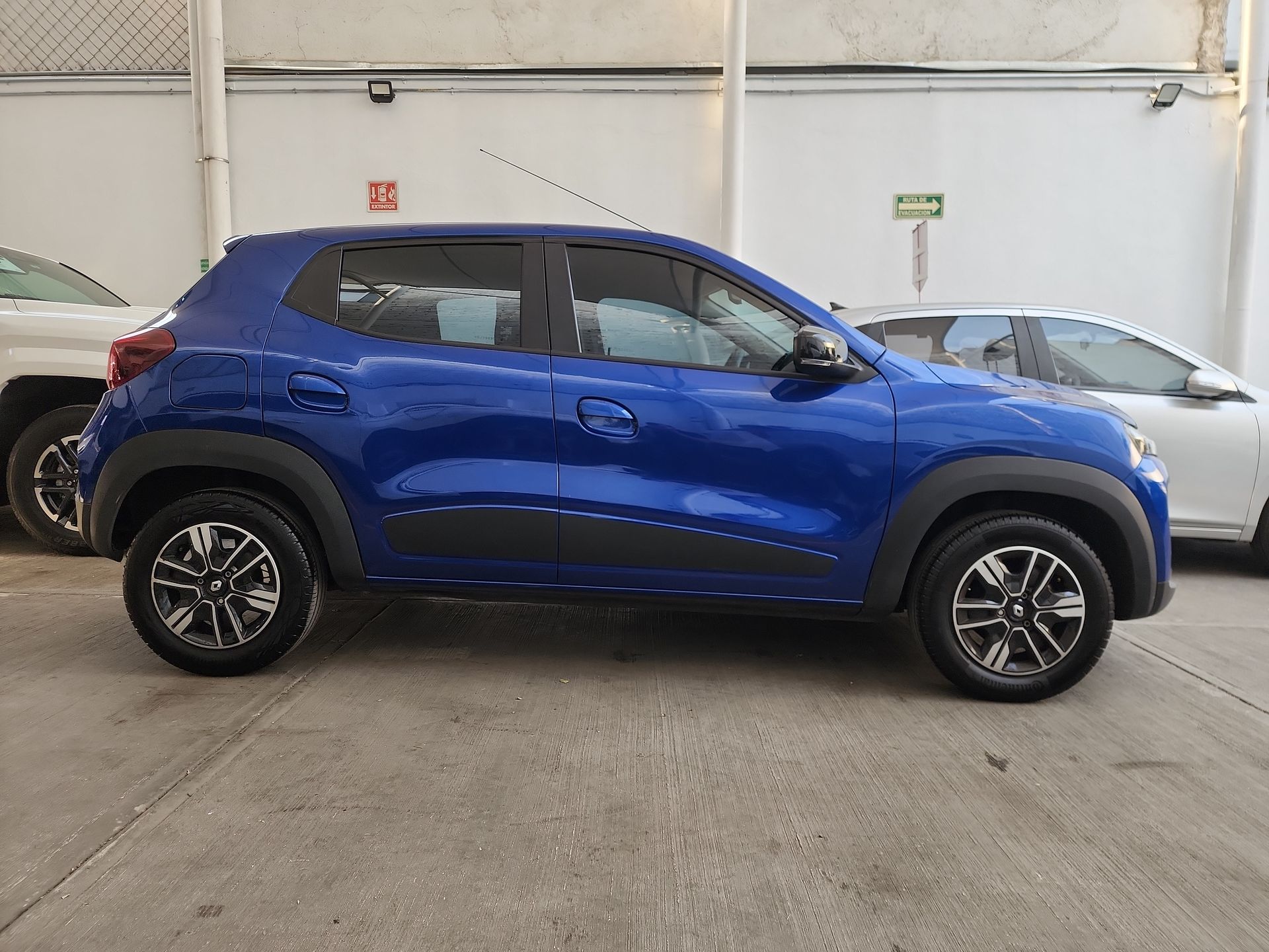 2025 RENAULT KWID ICONIC