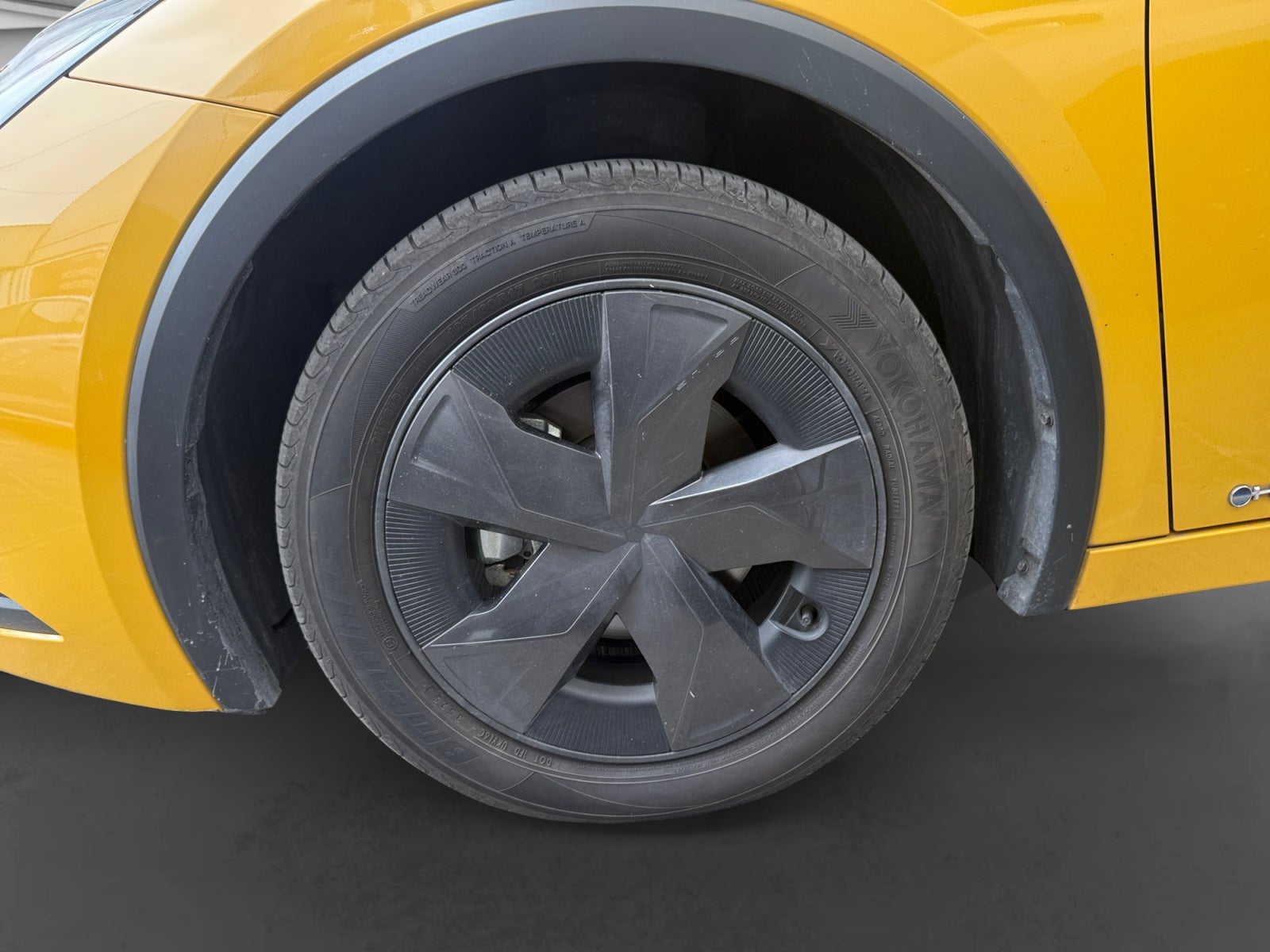 2026 Toyota PRIUS BASE