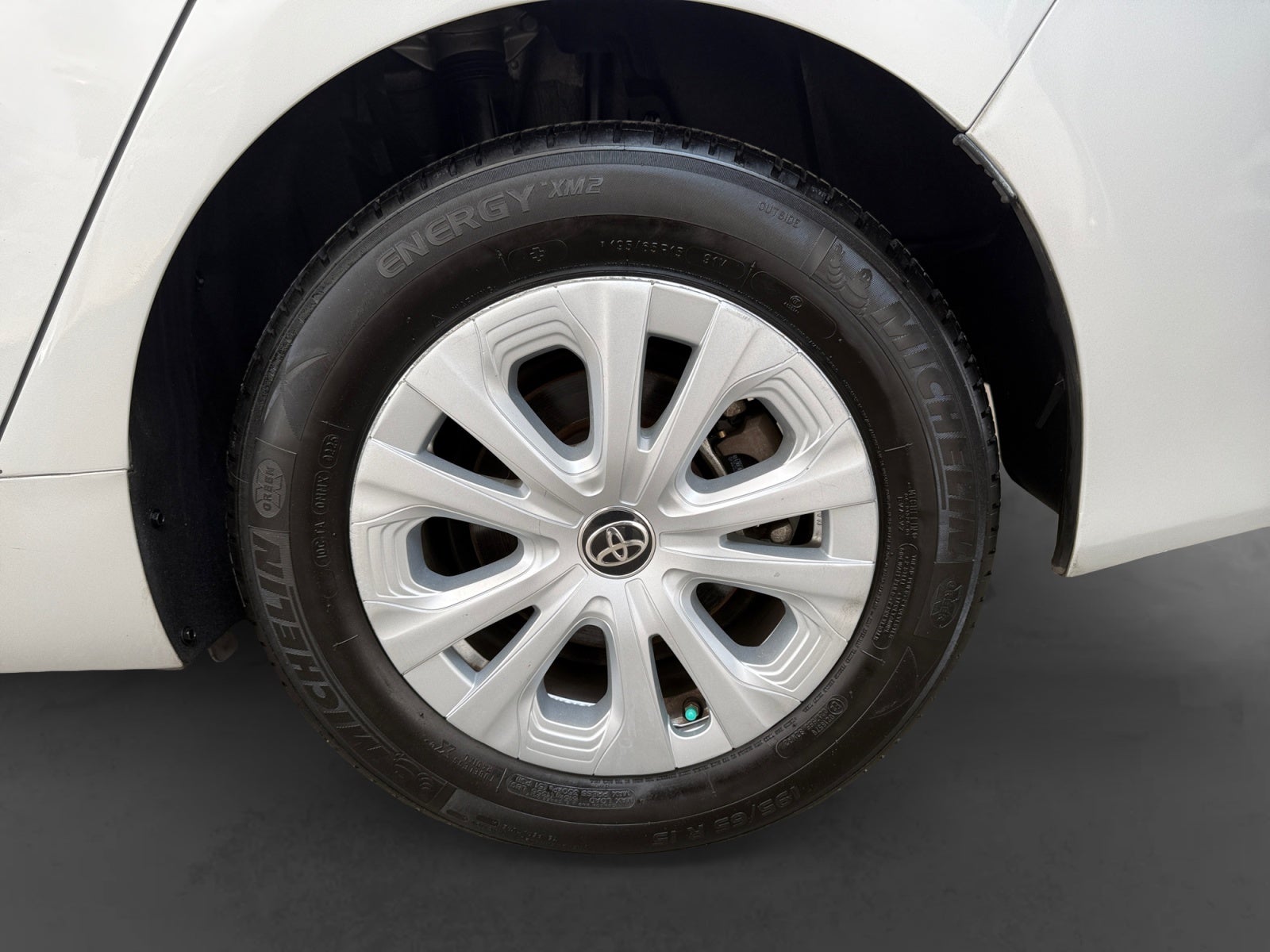 2021 Toyota PRIUS BASE BASE