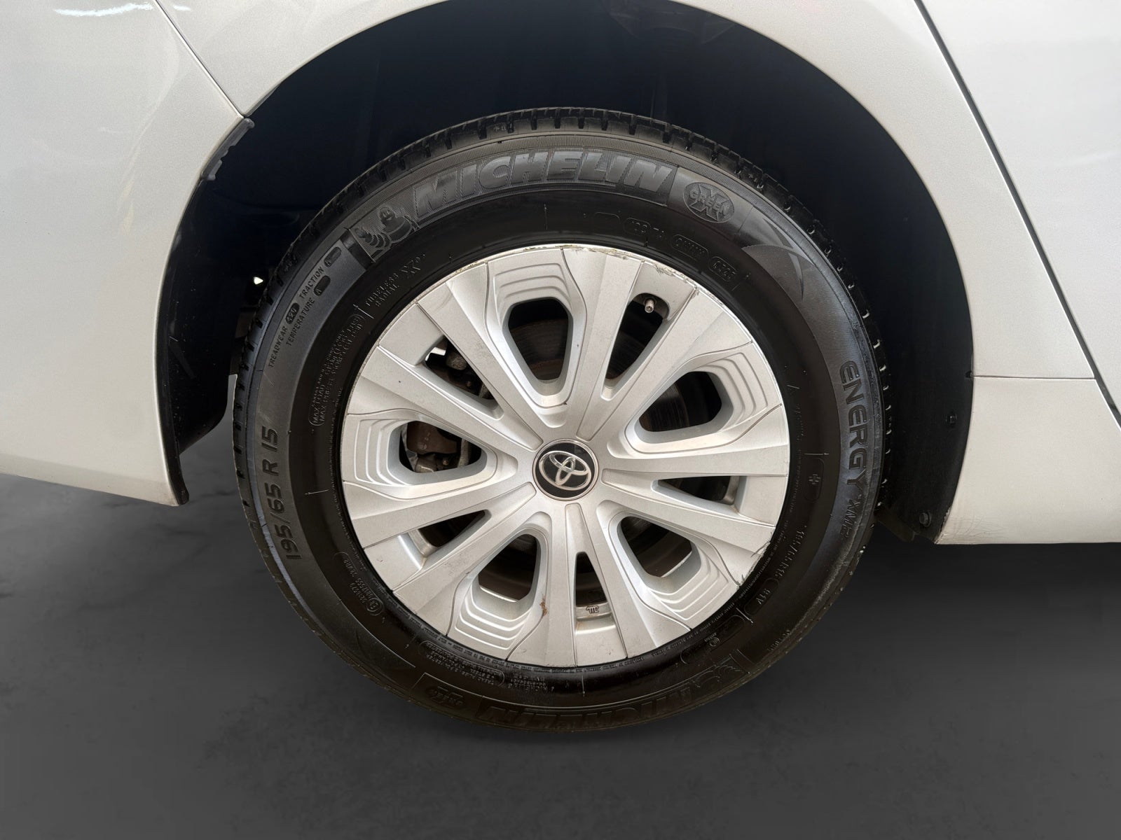 2021 Toyota PRIUS BASE BASE