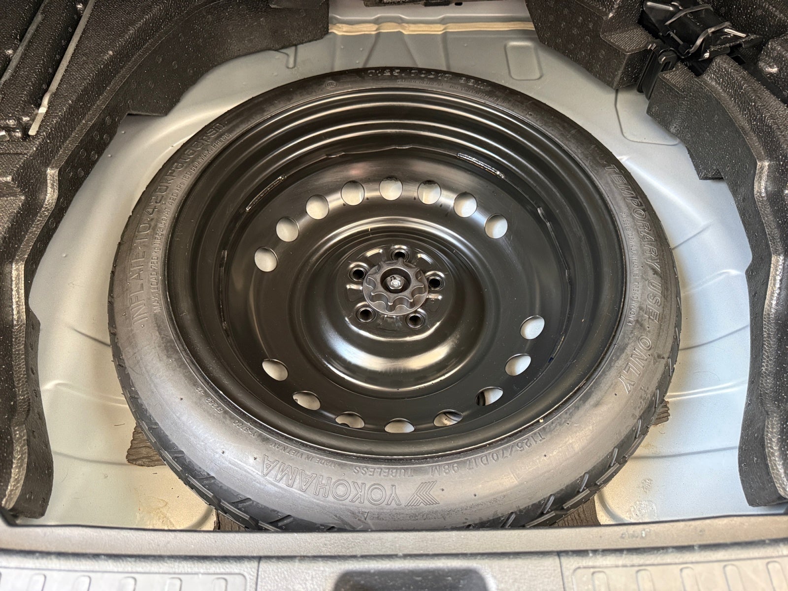 2022 Toyota PRIUS BASE BASE