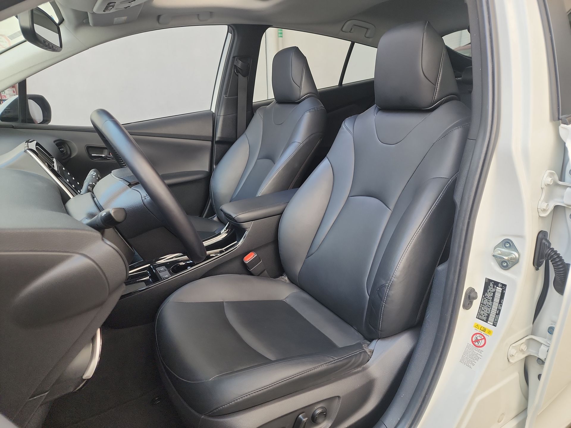 2020 Toyota PRIUS PREMIUM