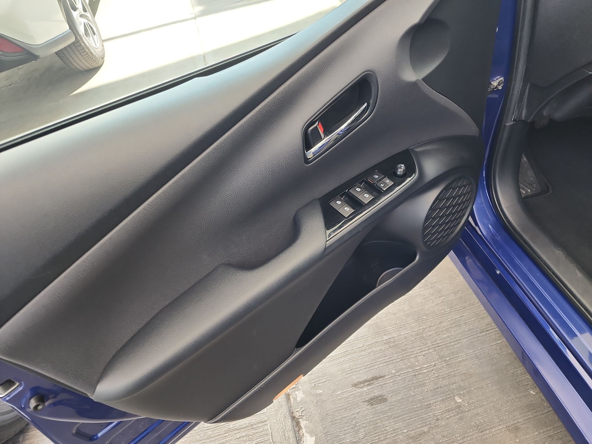 2016 Toyota PRIUS BASE CVT