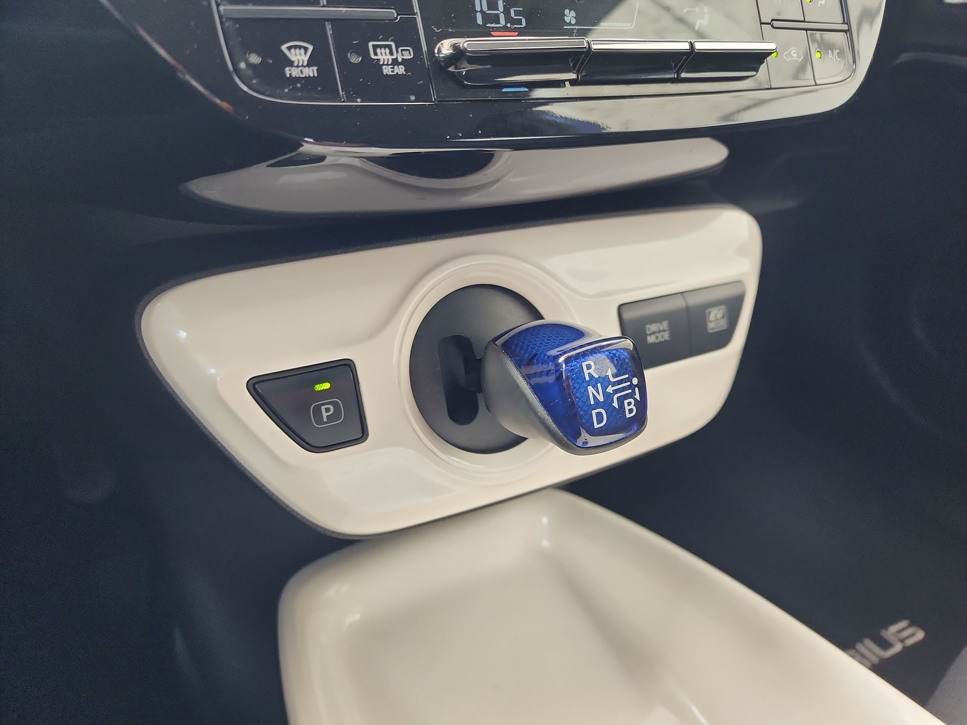 2016 Toyota PRIUS BASE CVT