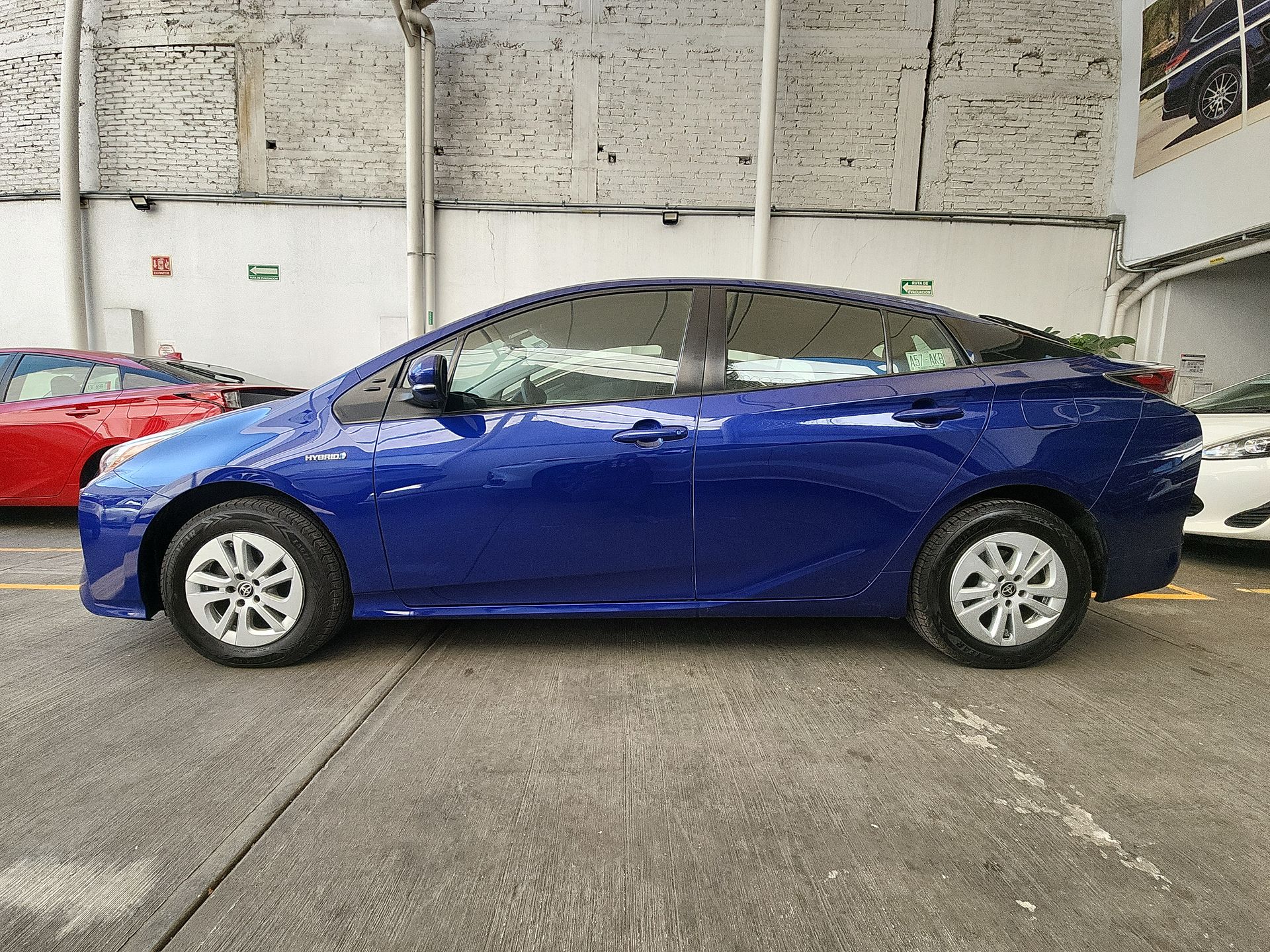 2016 Toyota PRIUS BASE CVT