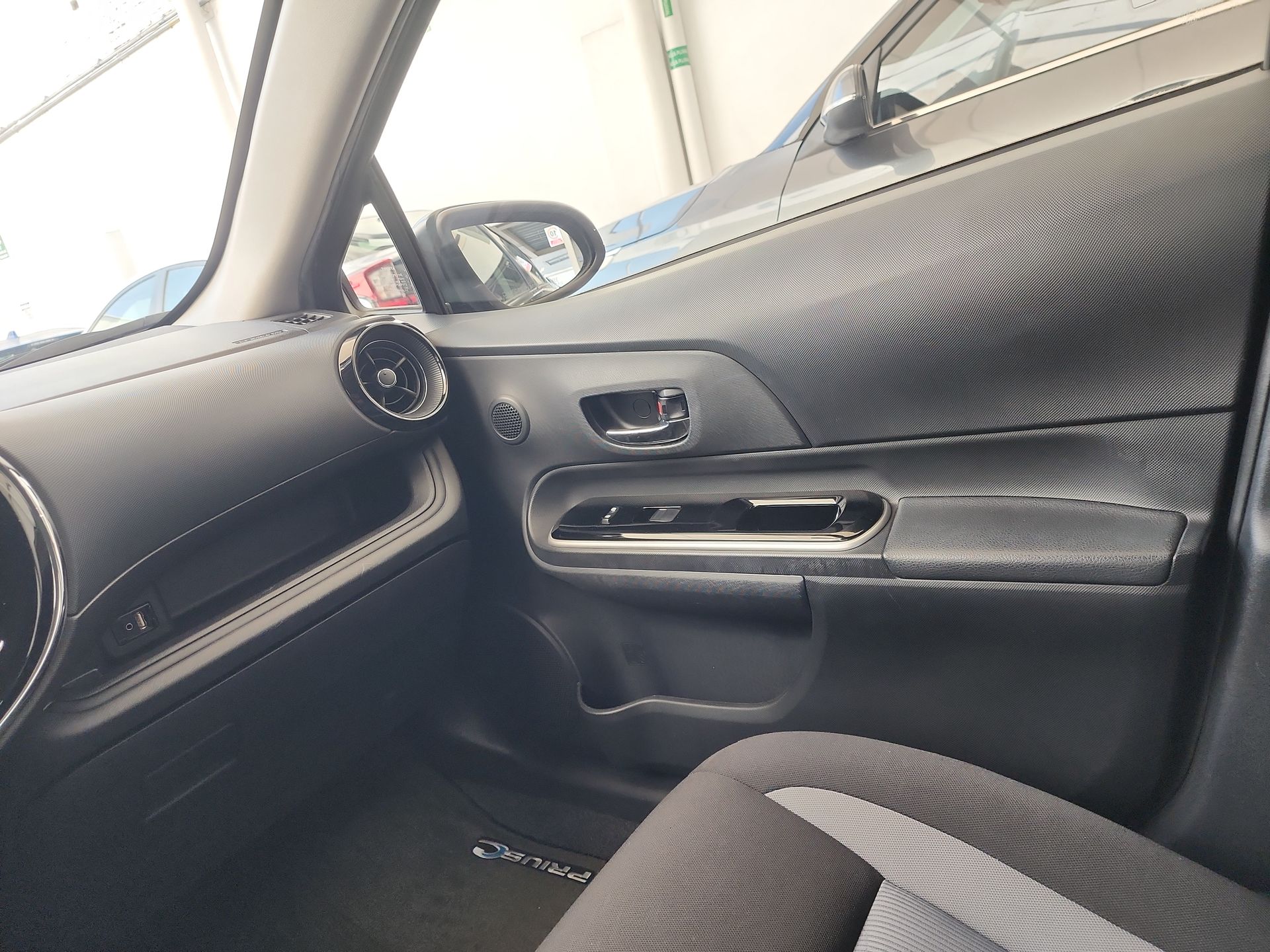 2019 Toyota PRIUS BASE 1.5 HYBRID AUTO