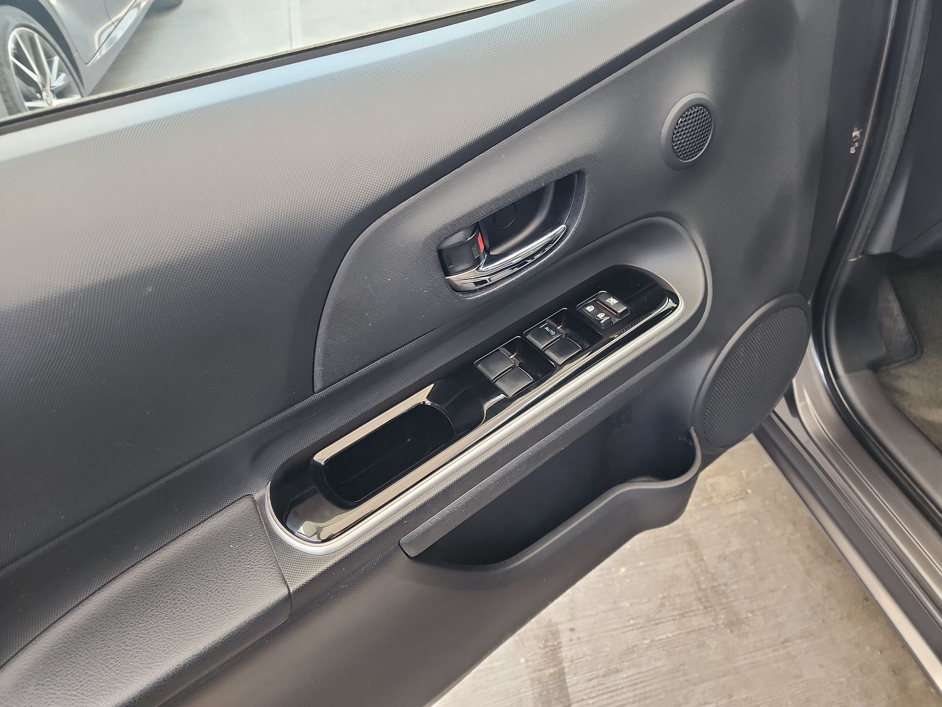 2019 Toyota PRIUS BASE 1.5 HYBRID AUTO