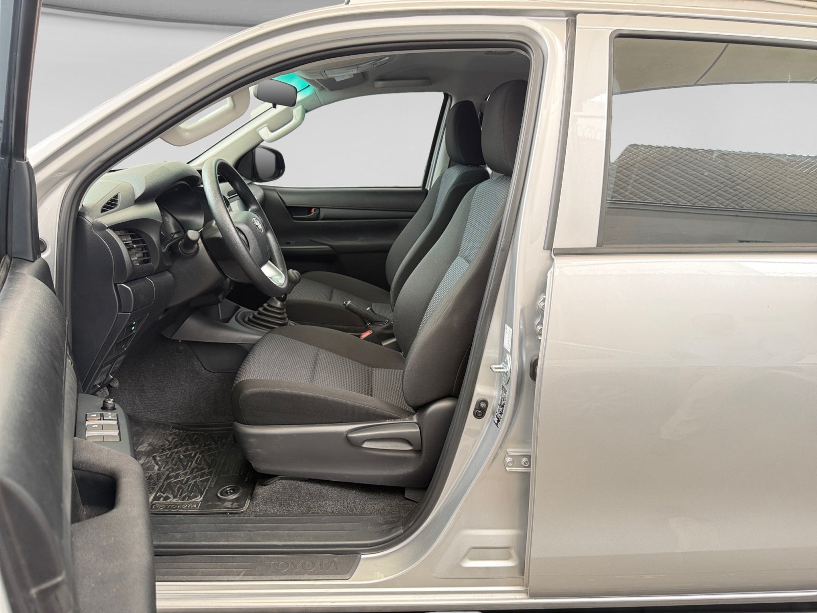2026 Toyota HILUX D-CAB BASE