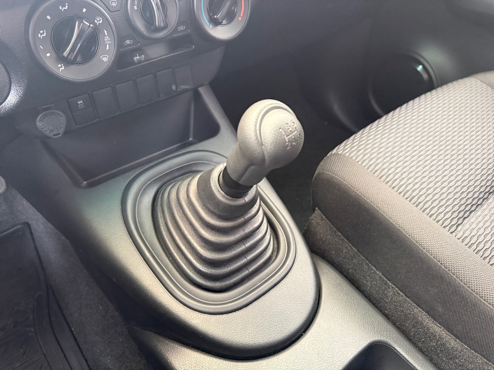2026 Toyota HILUX D-CAB BASE