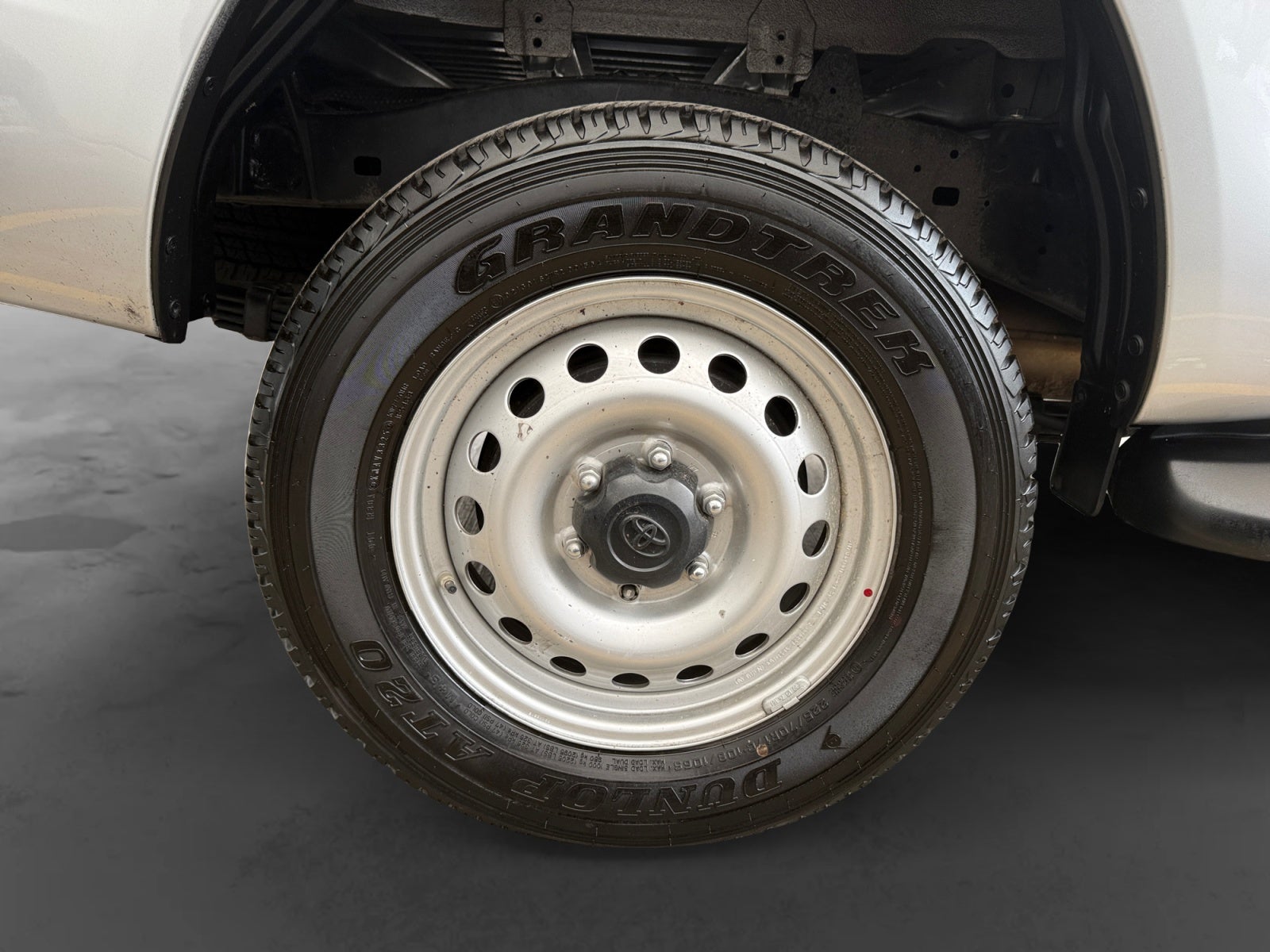 2026 Toyota HILUX D-CAB BASE