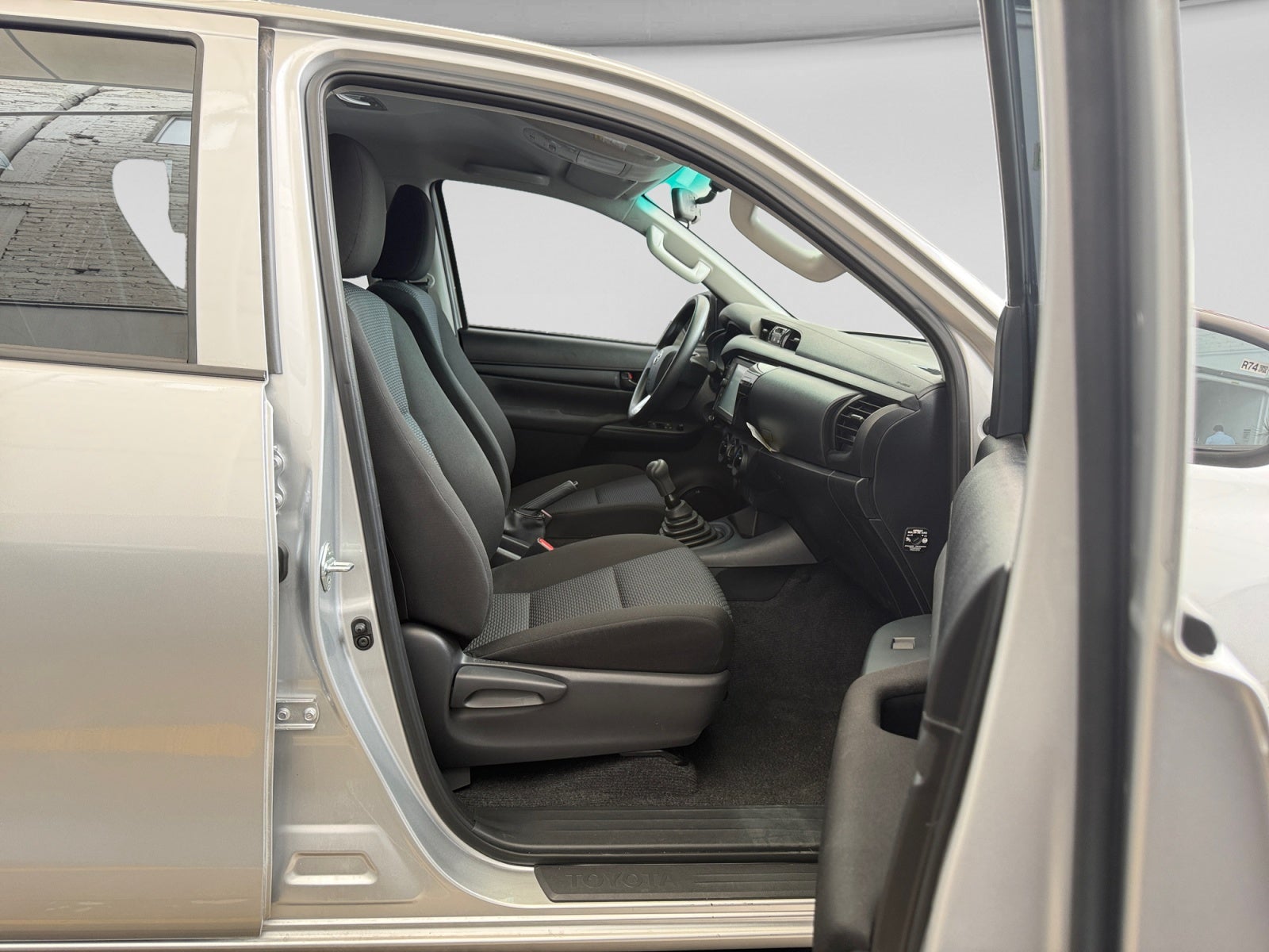 2026 Toyota HILUX D-CAB BASE