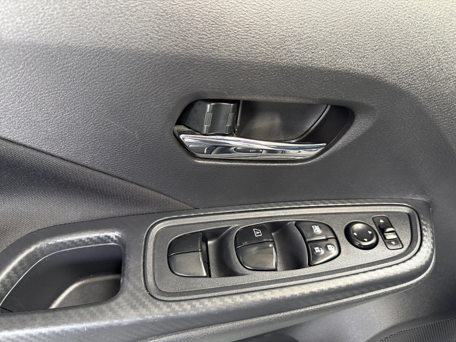 2023 Nissan VERSA ADVANCE CVT 23