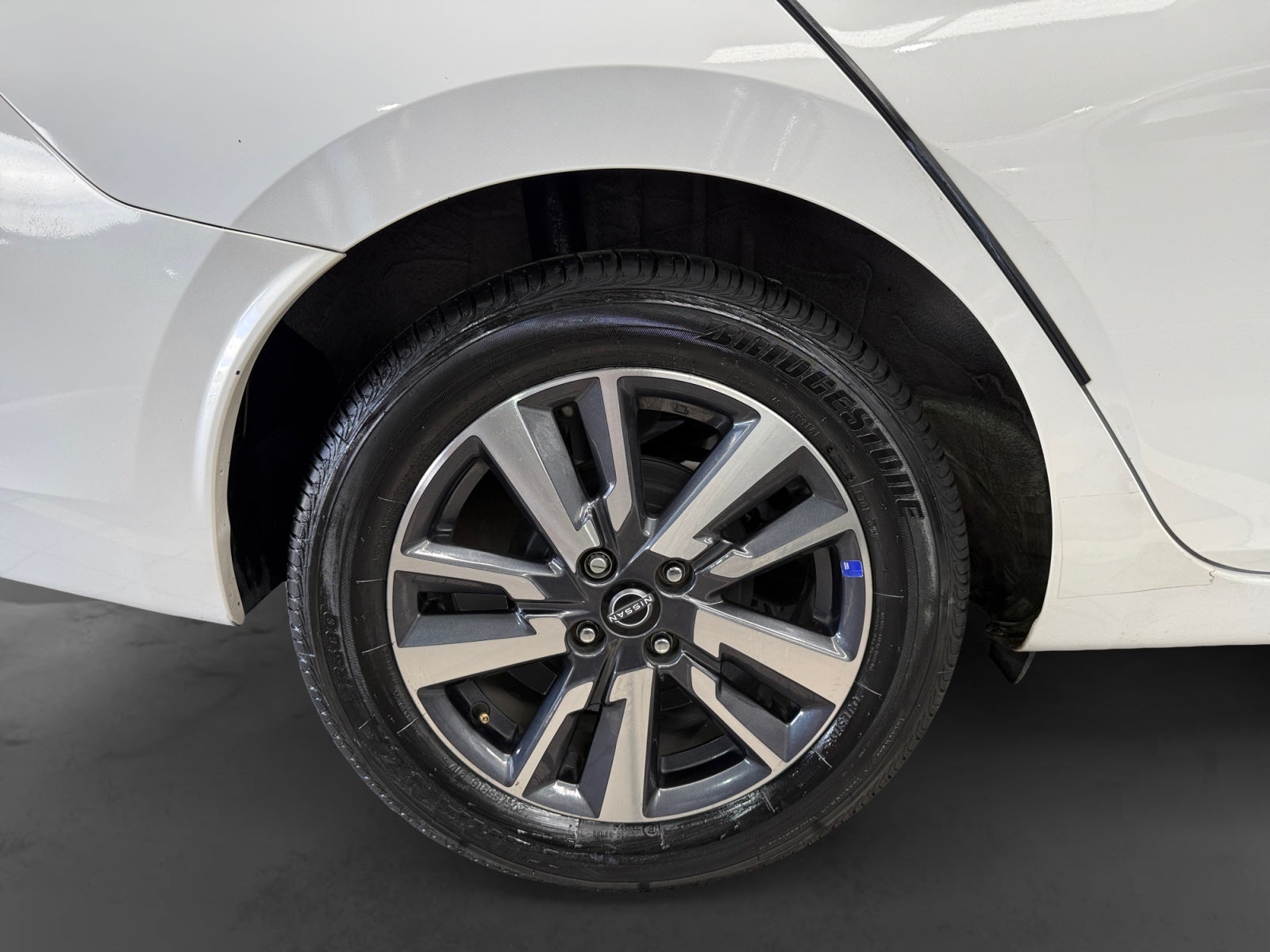 2023 Nissan VERSA ADVANCE CVT 23
