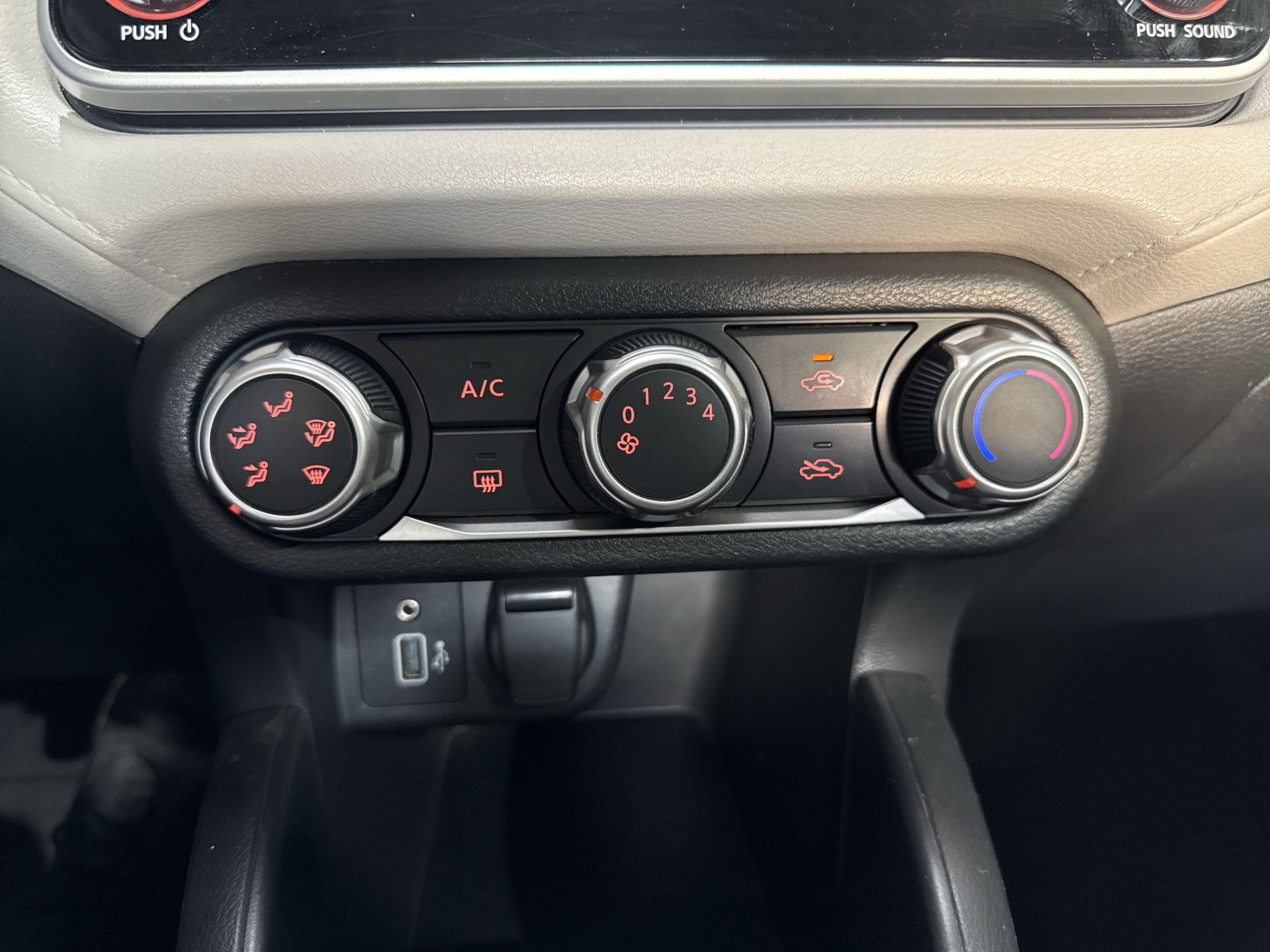 2022 Nissan VERSA ADVANCE MT 22