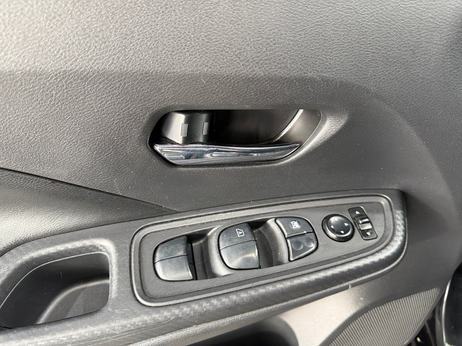 2020 Nissan VERSA ADVANCE MT