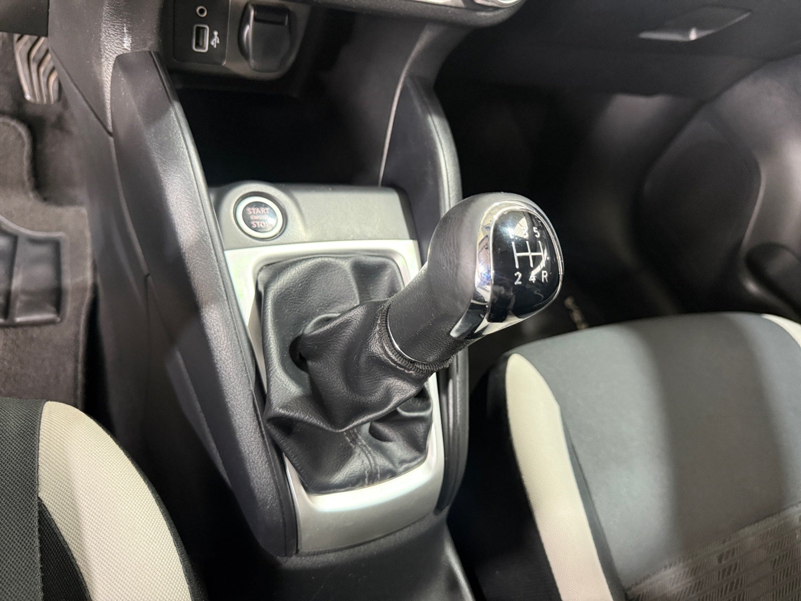 2020 Nissan VERSA ADVANCE MT
