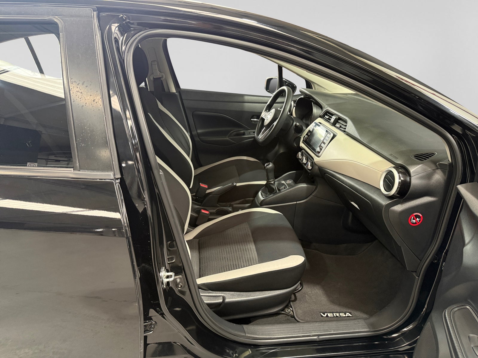 2020 Nissan VERSA ADVANCE MT