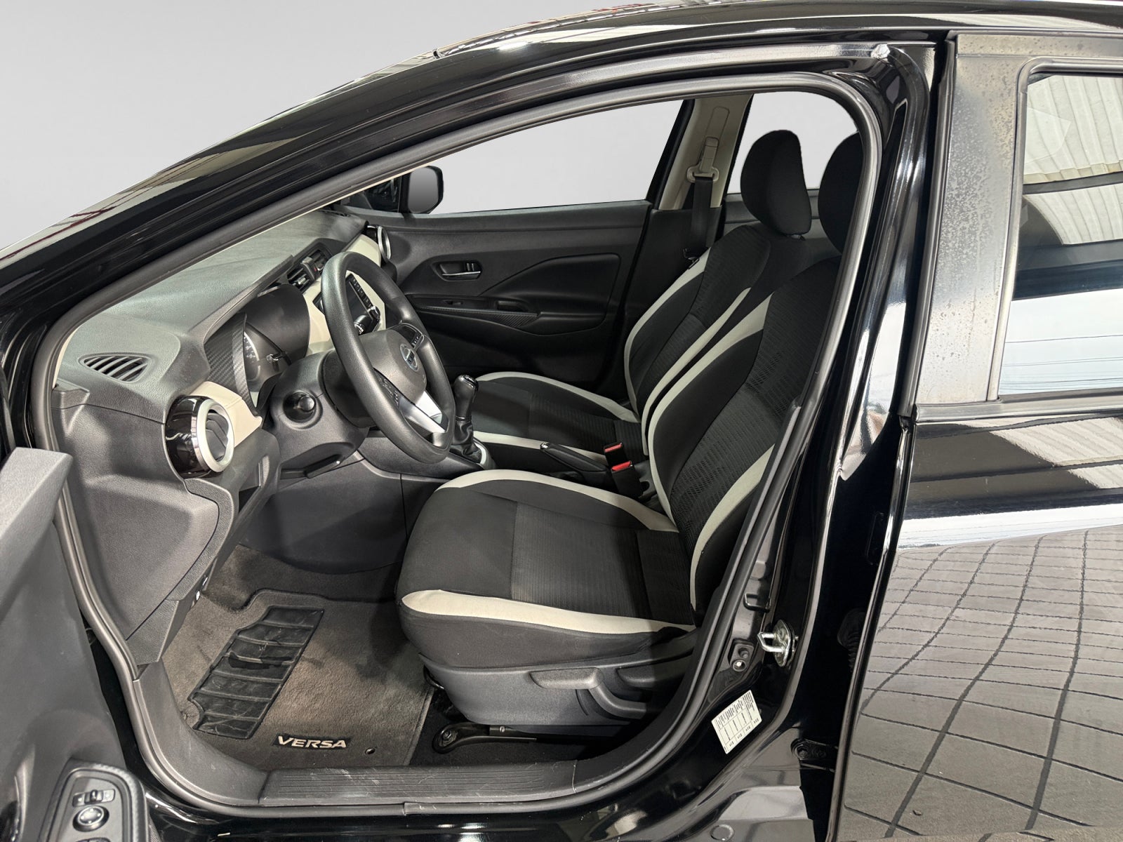 2020 Nissan VERSA ADVANCE MT