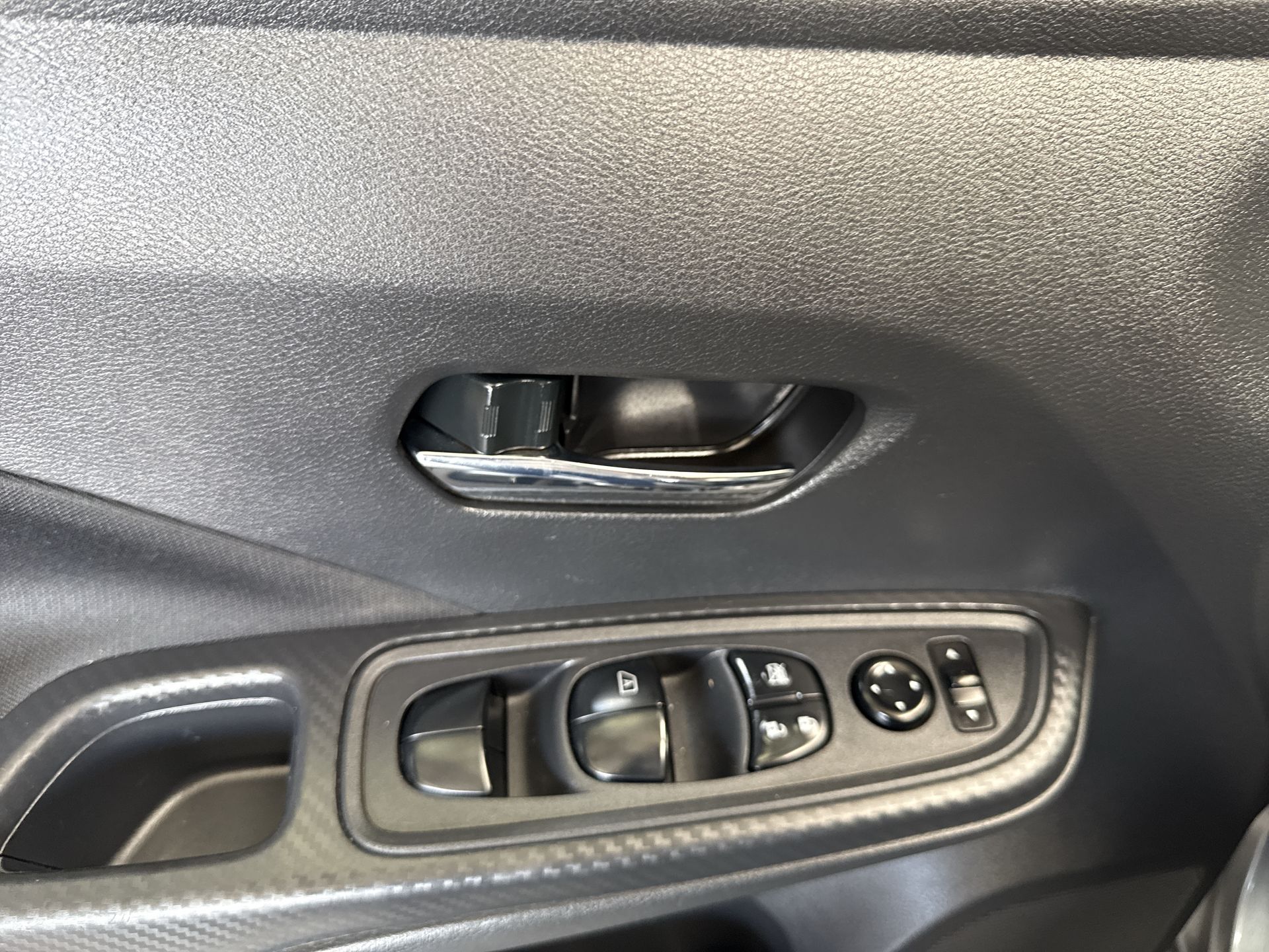 2022 Nissan VERSA ADVANCE CVT 22