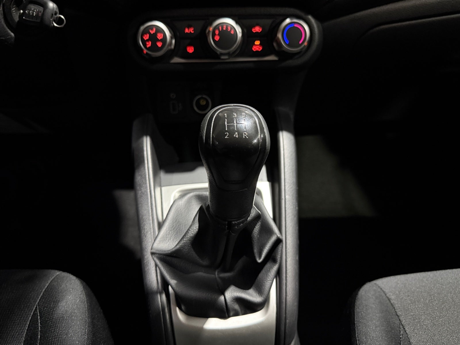 2023 Nissan VERSA SENSE MT 23