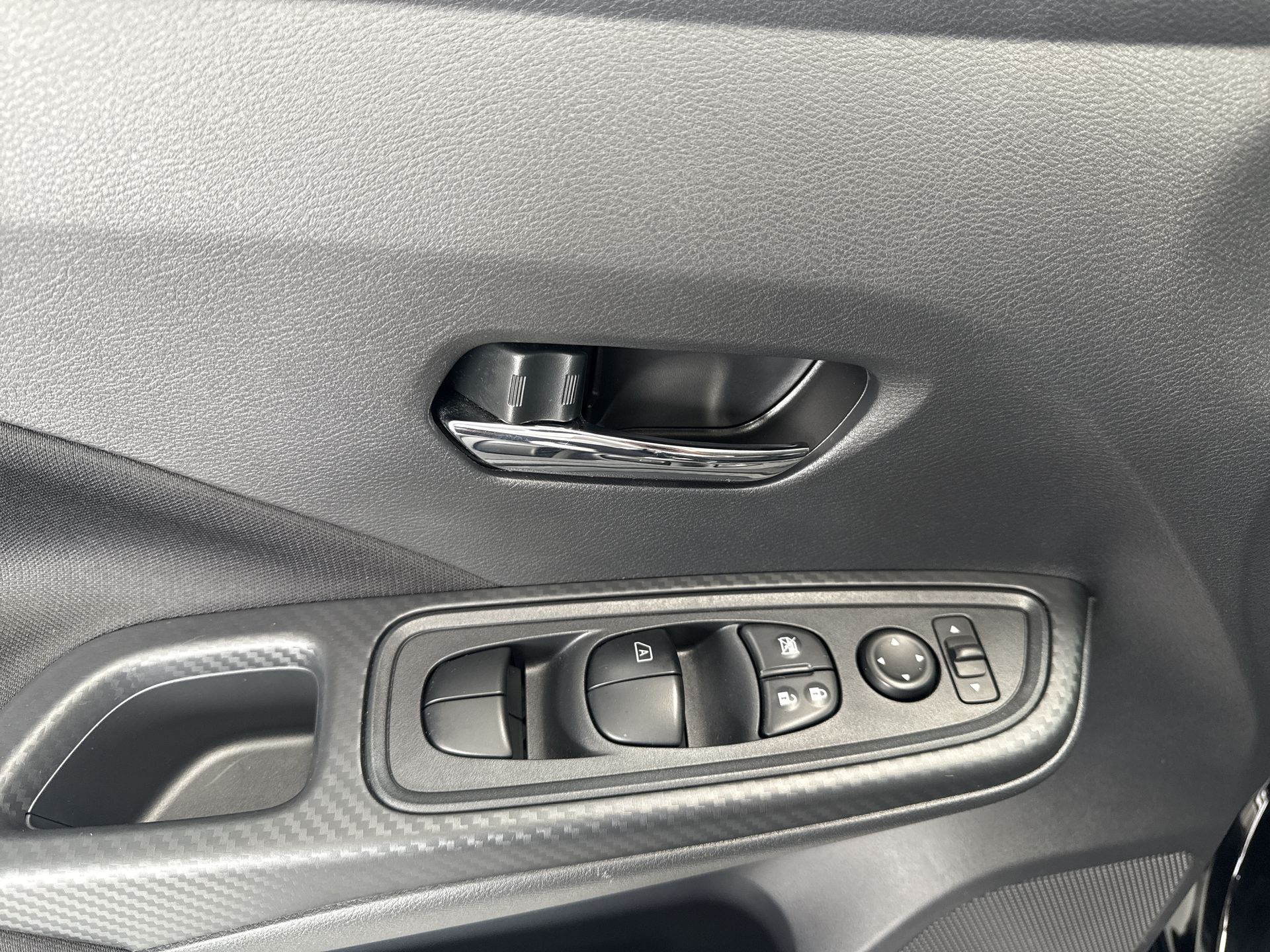 2025 Nissan VERSA ADVANCE MT 25