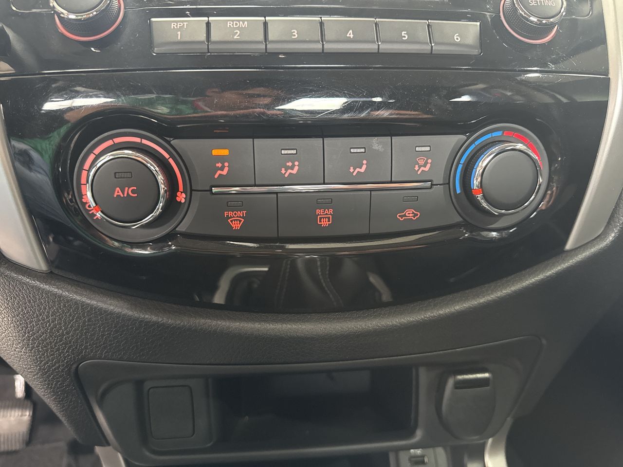 2020 Nissan FRONTIER LE TM AC