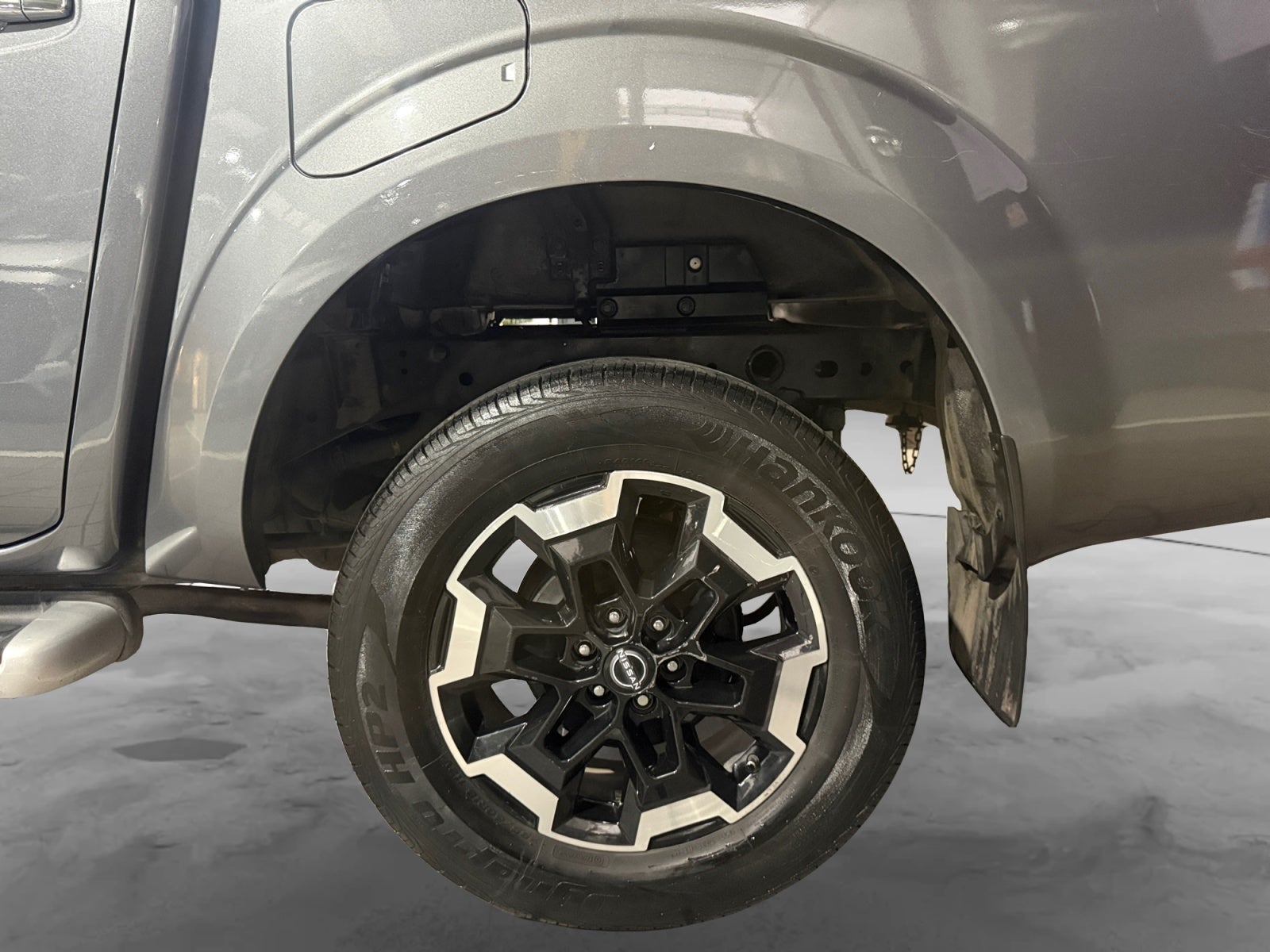 2023 Nissan FRONTIER PLATINUM LE TA 23