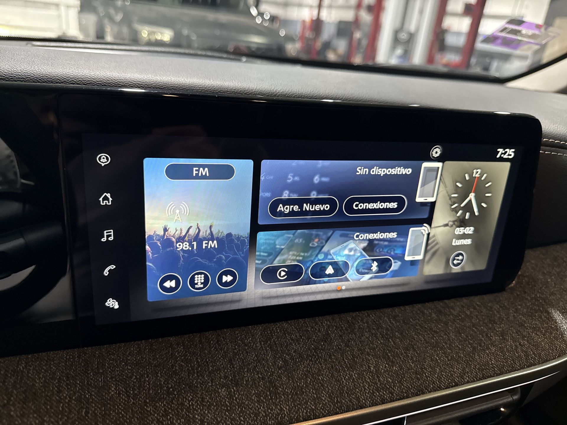 2025 Nissan KICKS PLATINUM CVT