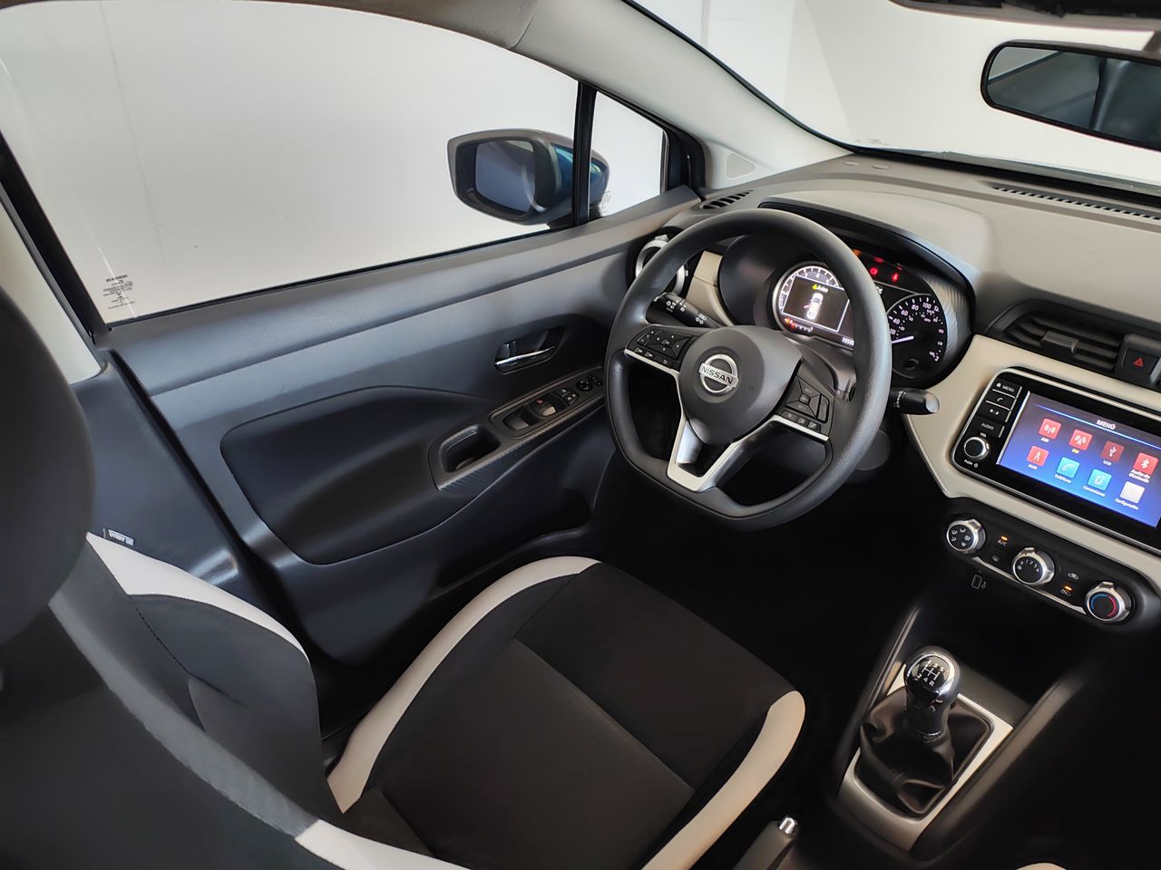 2021 Nissan VERSA ADVANCE MT 21