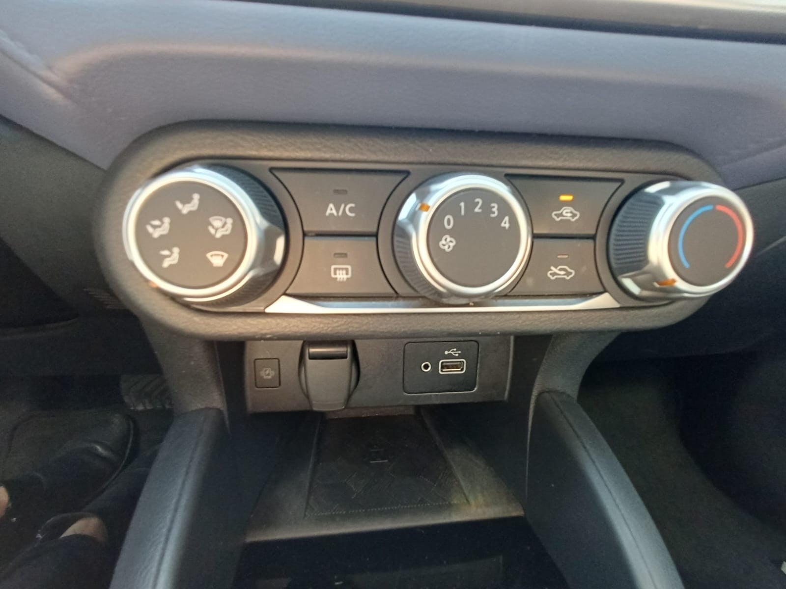 2023 Nissan VERSA ADVANCE CVT 23